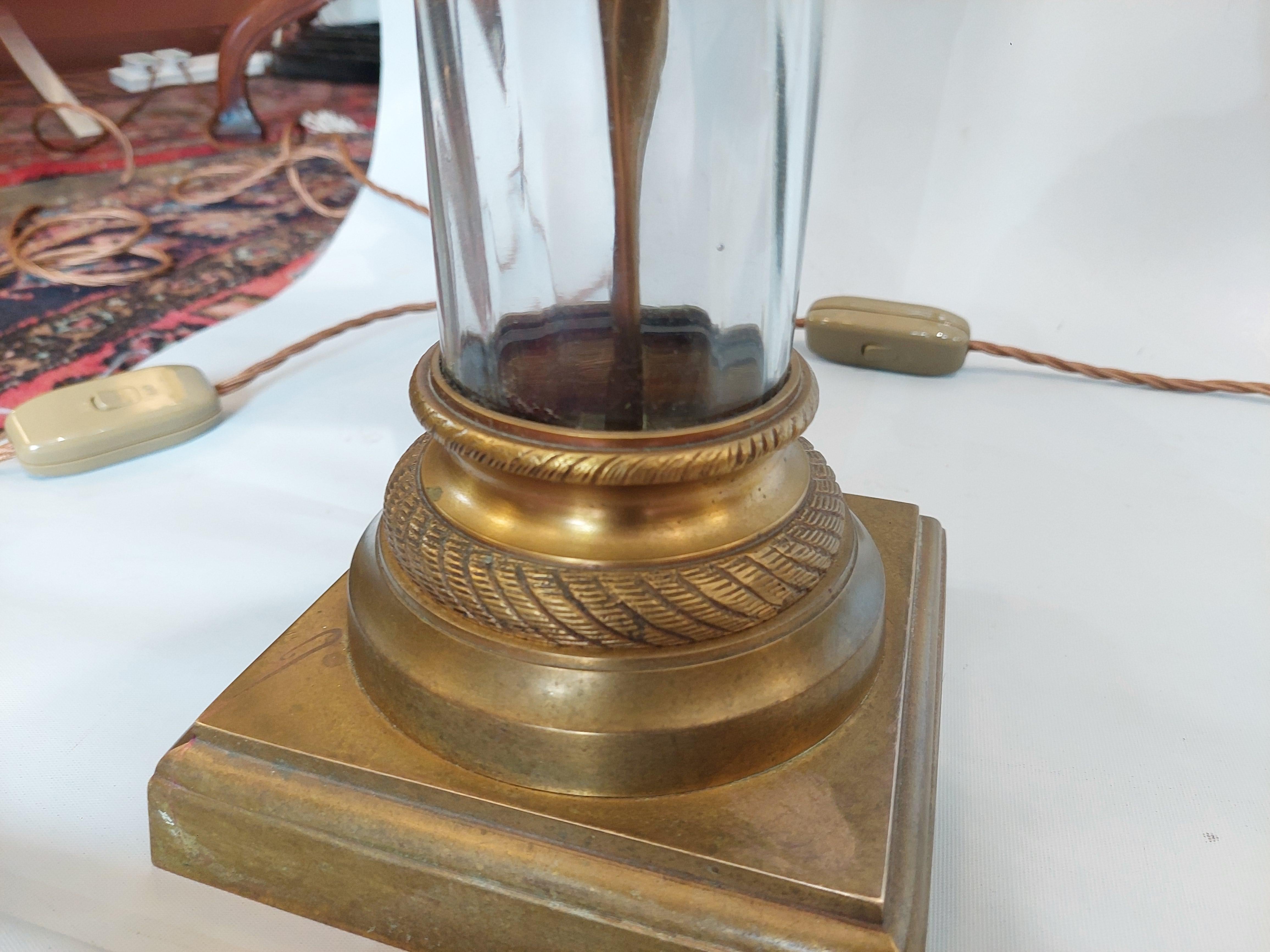 Pareja de lámparas de sobremesa de latón y cristal de principios del siglo XX Latón en venta
