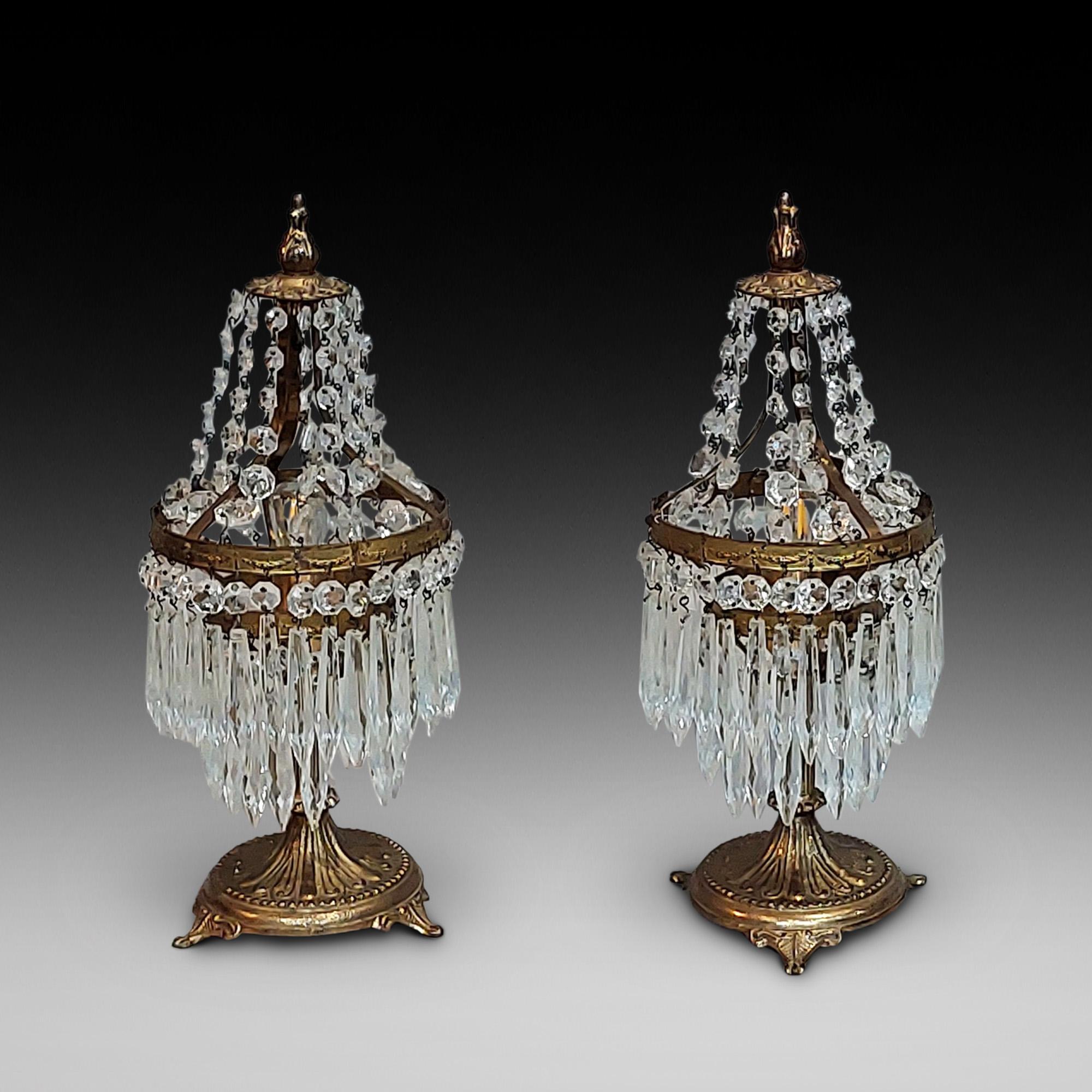 Louis XV Paire d'objets du début du 20e siècle  Lustres en cristal de style français en vente