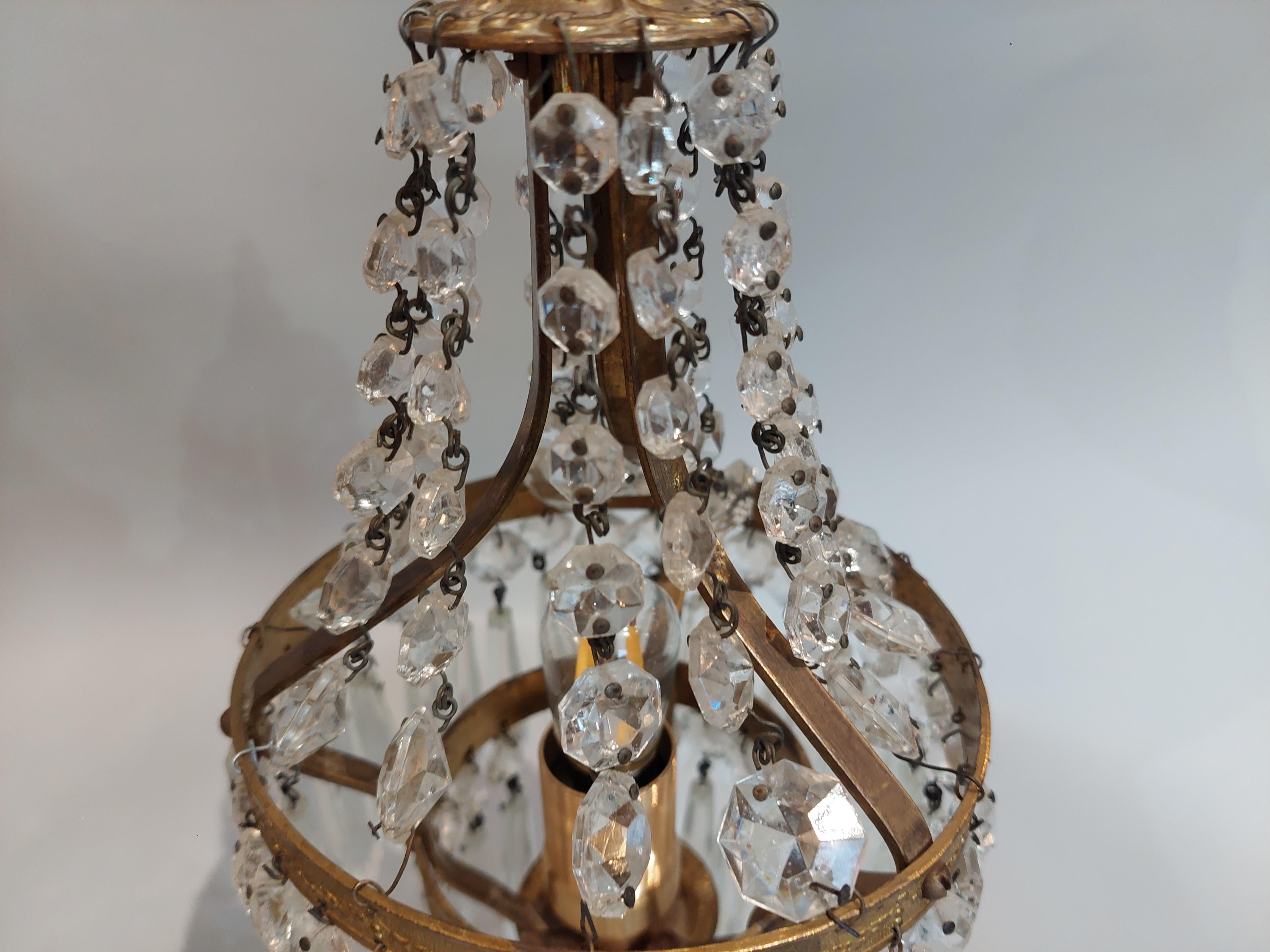 Paire d'objets du début du 20e siècle  Lustres en cristal de style français en vente 1