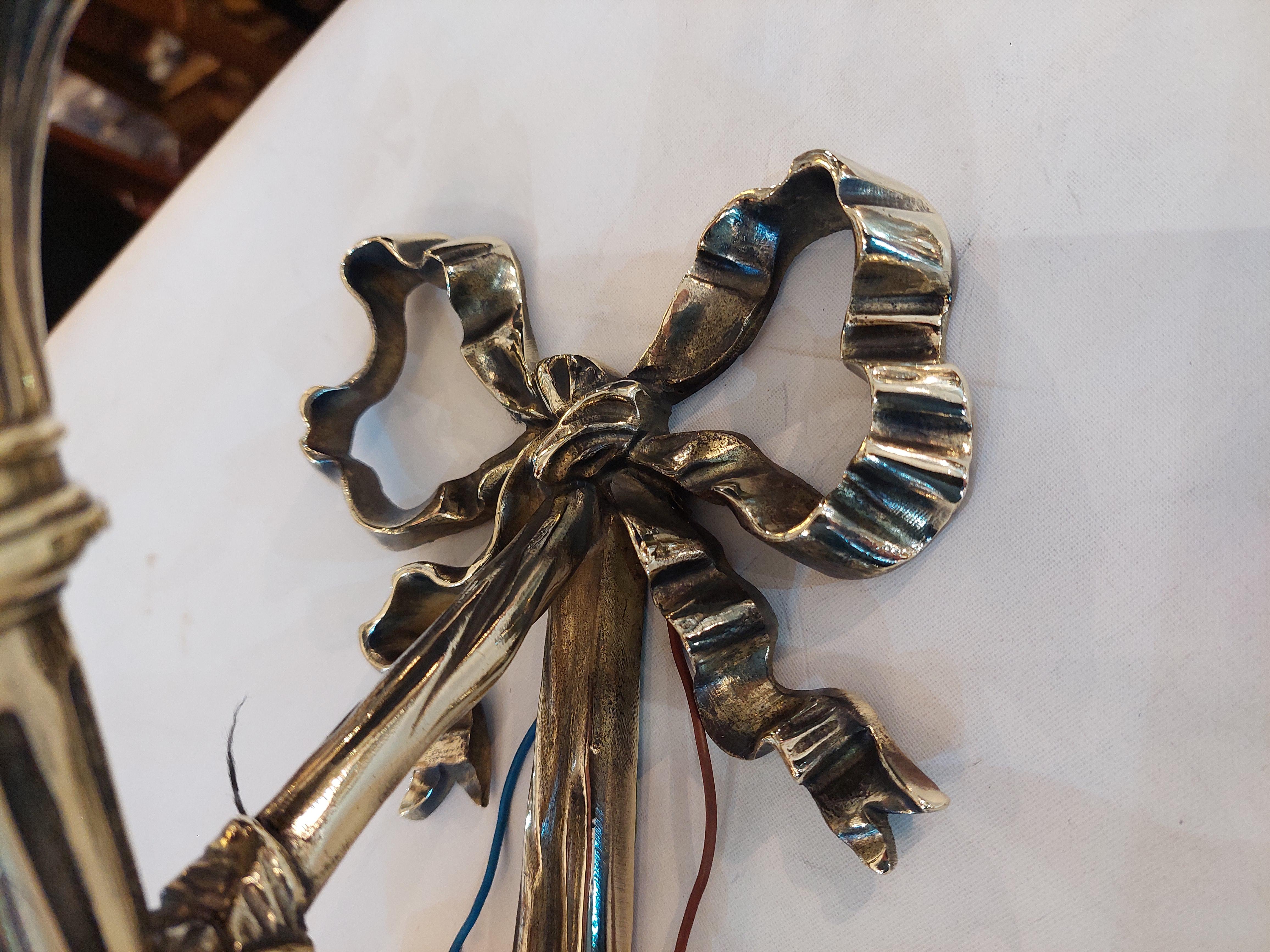 Pair of Early 20thC Neoclassical Brass Wall Sconces Latón en venta