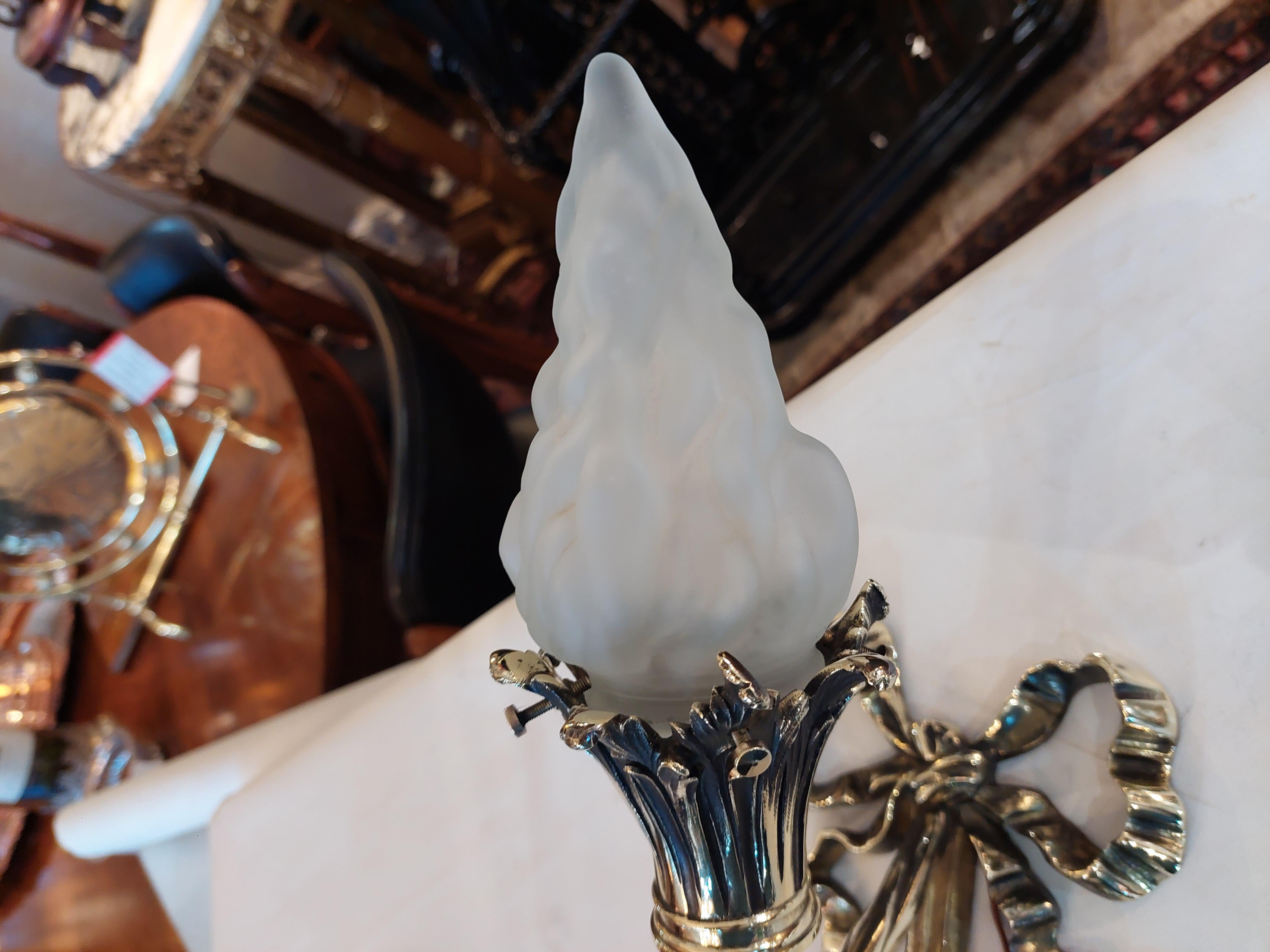 Pair of Early 20thC Neoclassical Brass Wall Sconces en venta 1