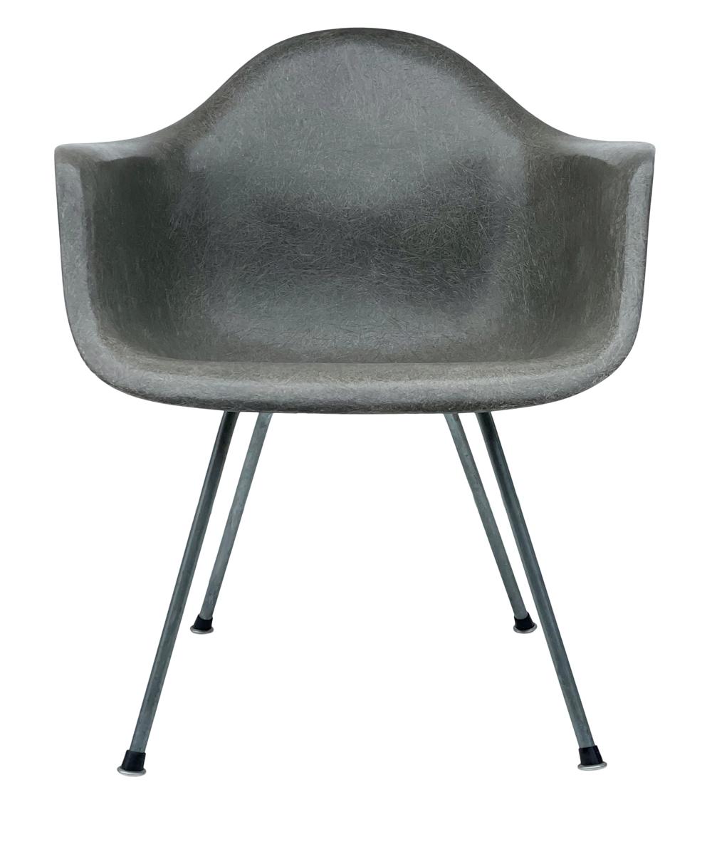 American Pair of Early 2nd Generation Eames Fiberglass LAX Lounge Chairs in Elephant Gray For Sale
