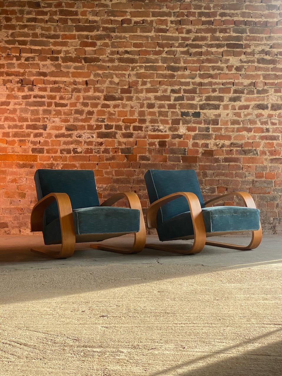 Mid-Century Modern Pair of Early Alvar Aalto Tank Chairs Model 400 by Artek Finland circa 1940  For Sale