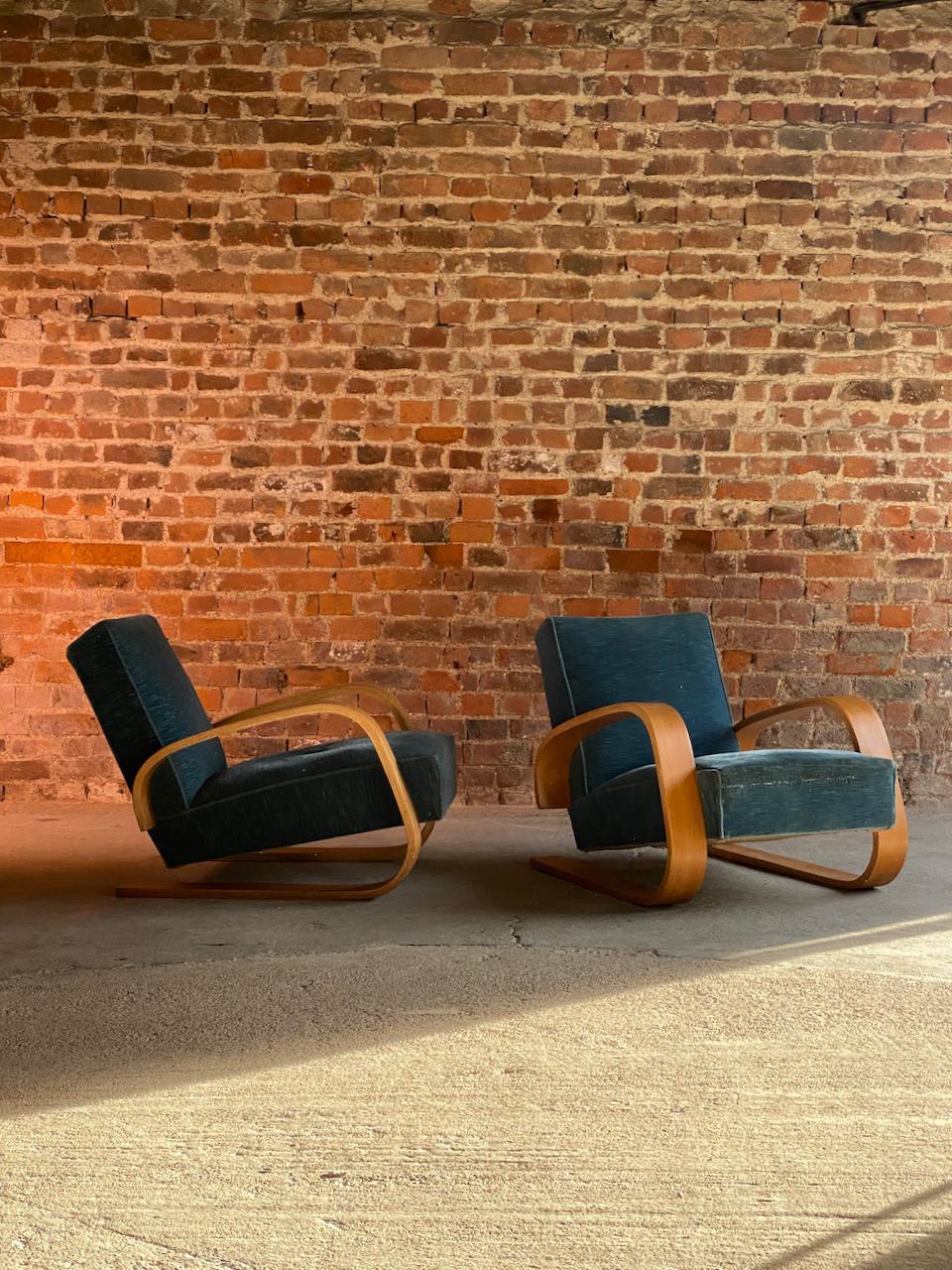 Pair of Early Alvar Aalto Tank Chairs Model 400 by Artek Finland circa 1940  For Sale 1