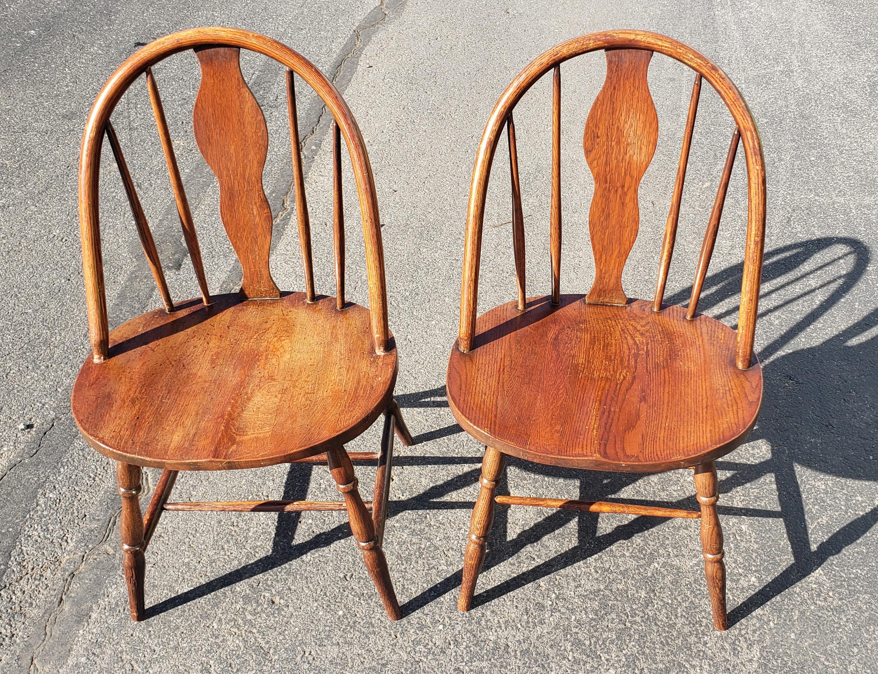 American Colonial Pair of Early American Style Wide Stained Oak Windsor Side Chairs For Sale