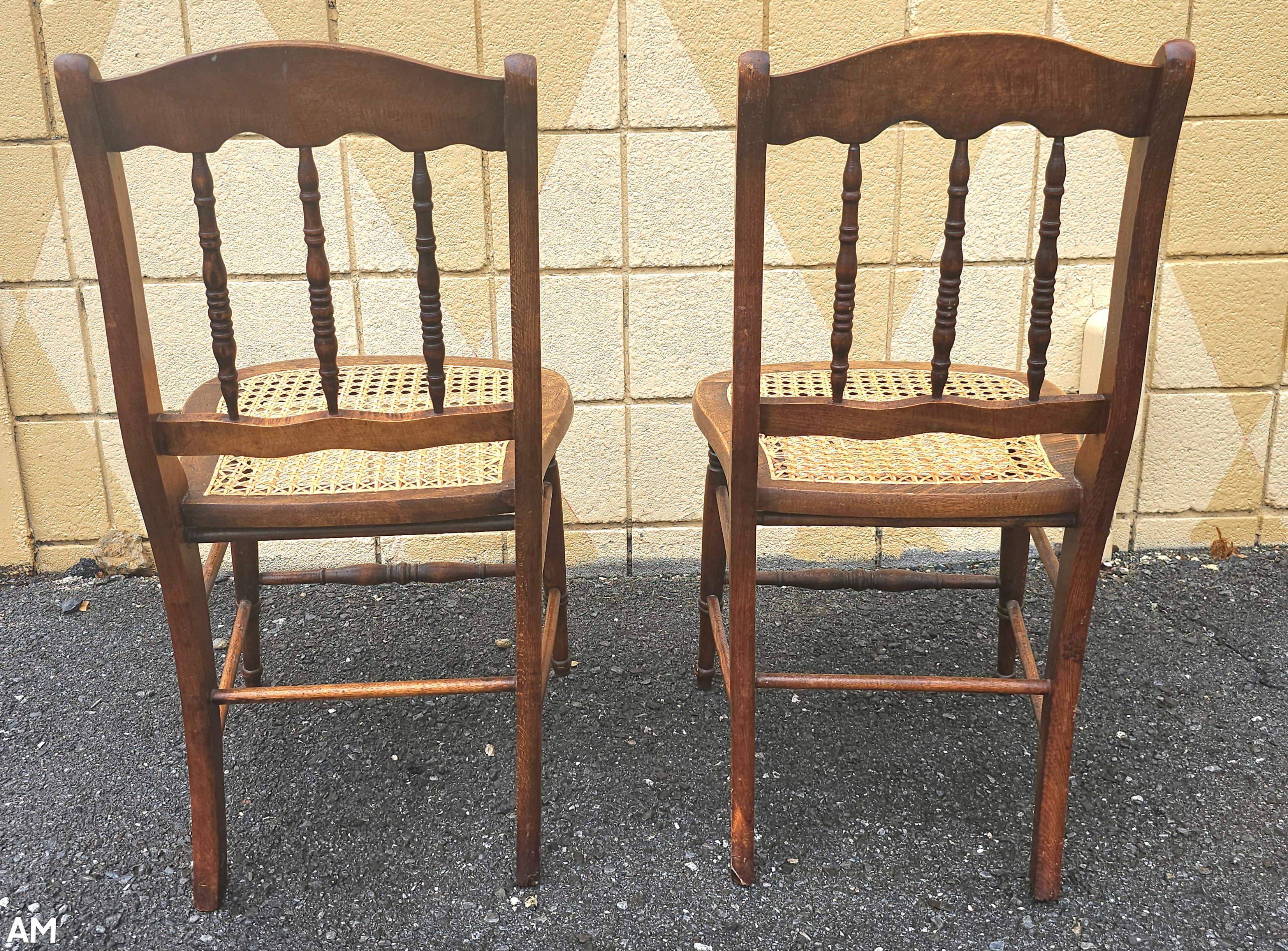 Pair of Early American Walnut and Cane Seat Spindle Back Side Chairs In Good Condition For Sale In Germantown, MD