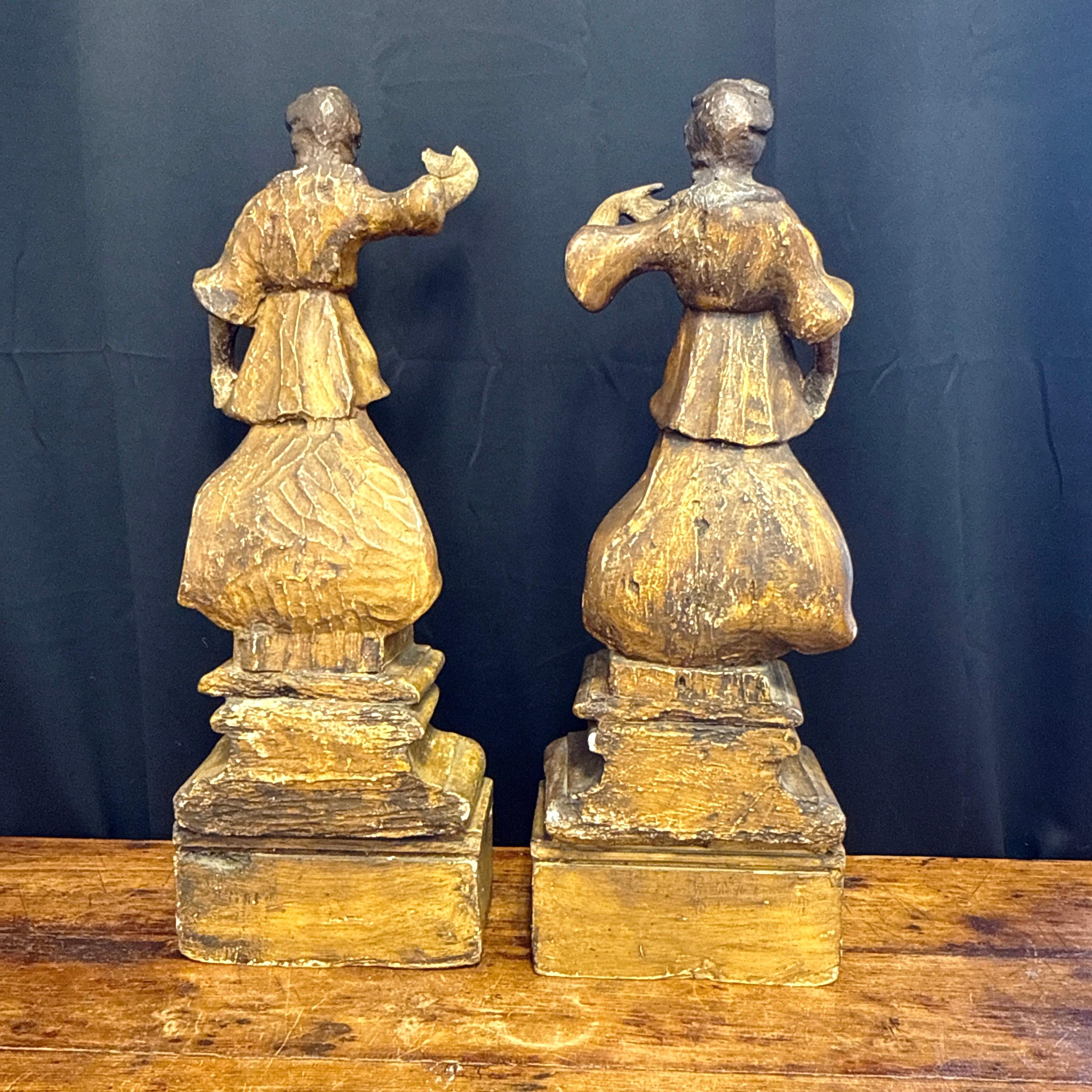 Coppia di figure di cornucopia in legno dorato del primo barocco italiano settentrionale in vendita 11