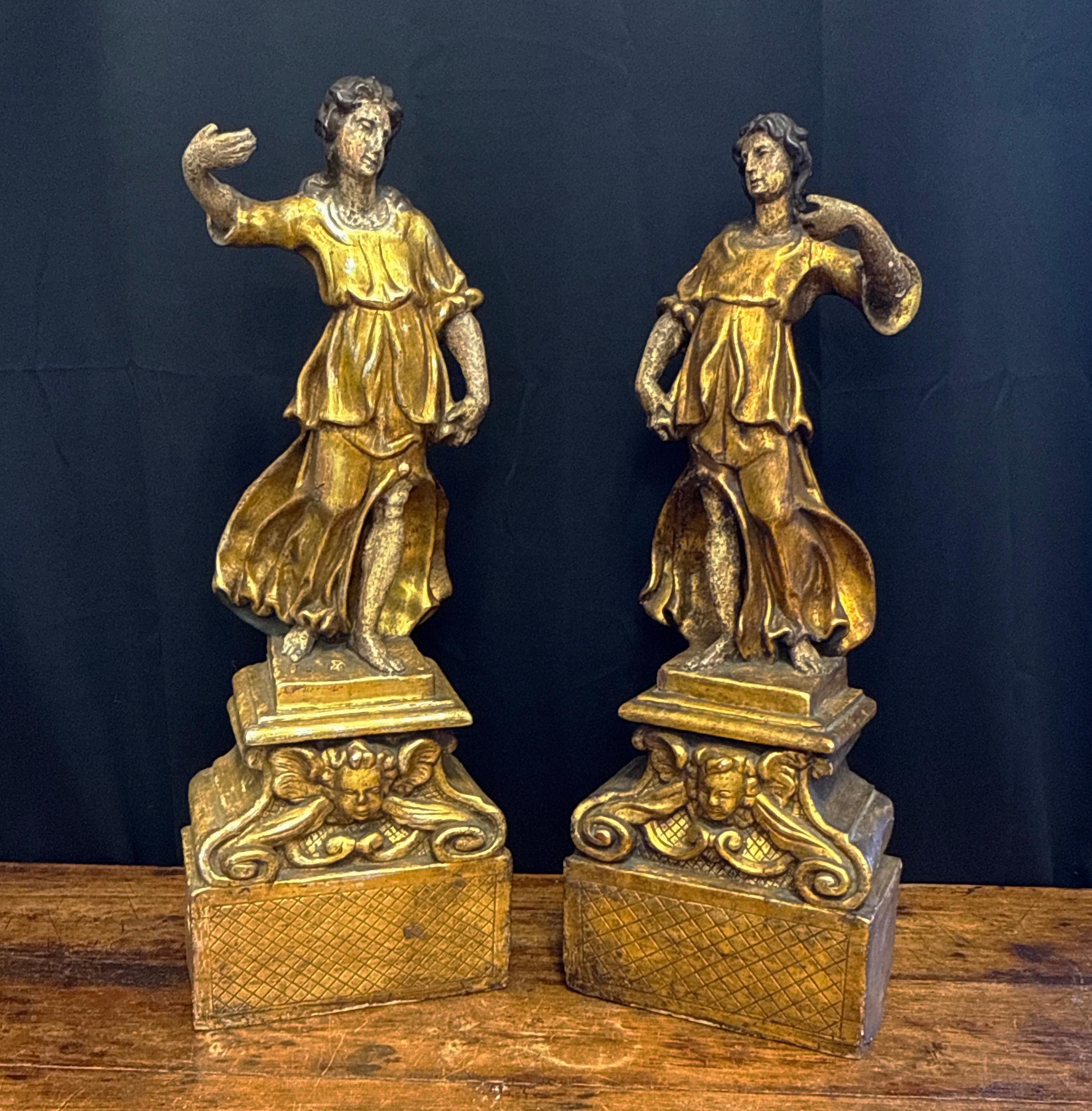 Barocco Coppia di figure di cornucopia in legno dorato del primo barocco italiano settentrionale in vendita