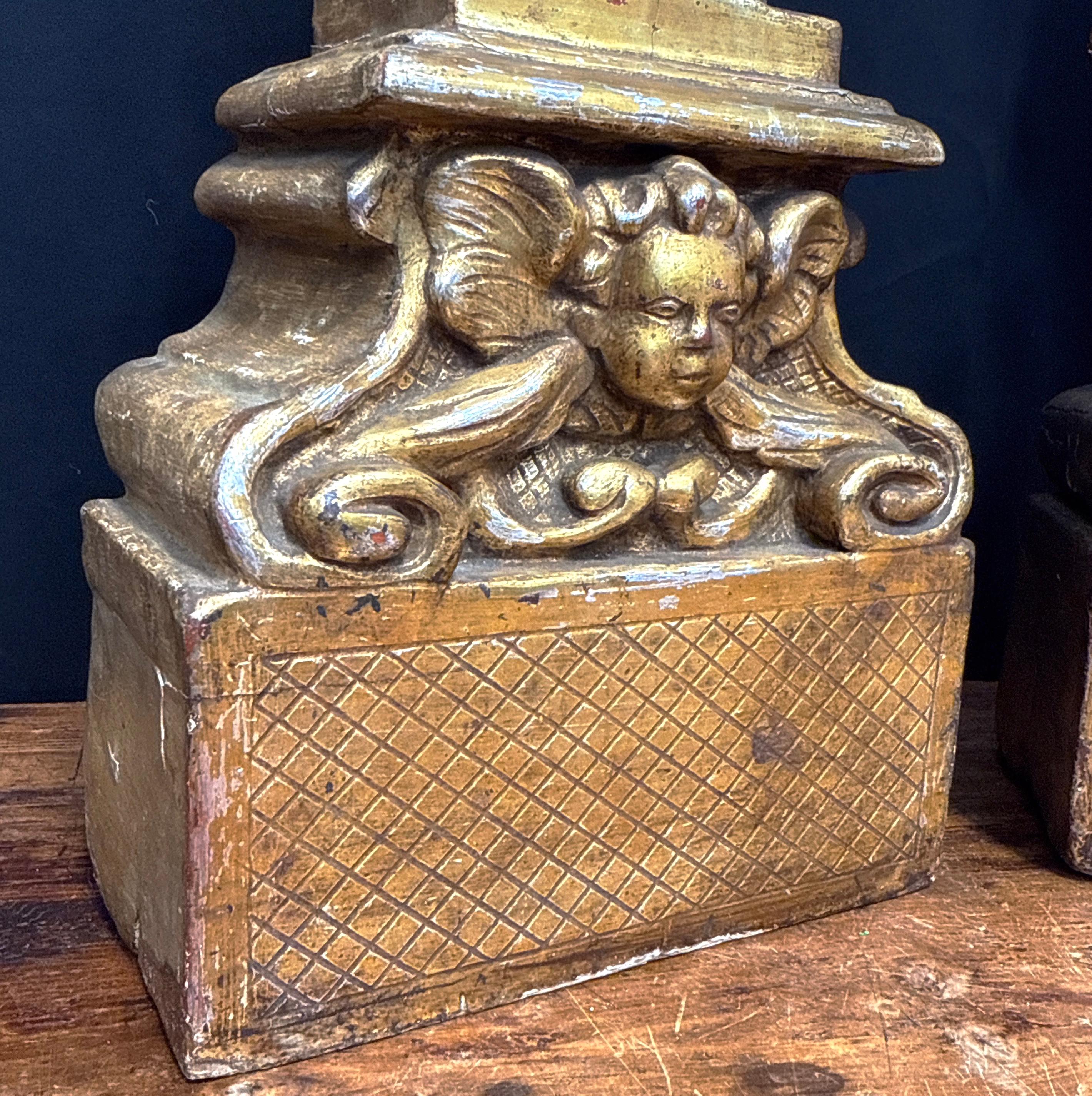 Coppia di figure di cornucopia in legno dorato del primo barocco italiano settentrionale in vendita 2