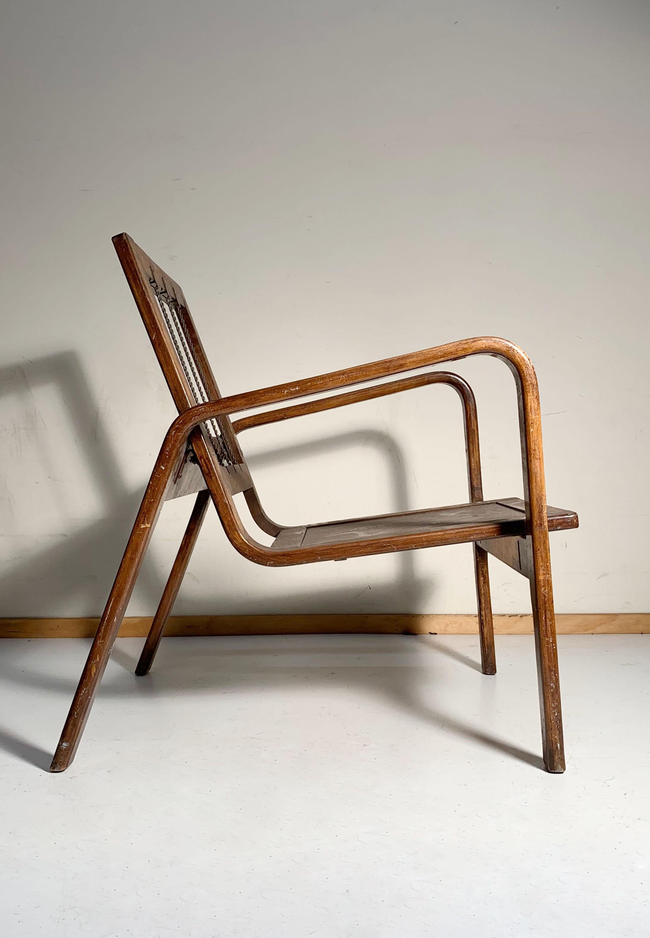 Mid-Century Modern Pair of Early Bentwood Danish or German Bauhaus Lounge Chairs