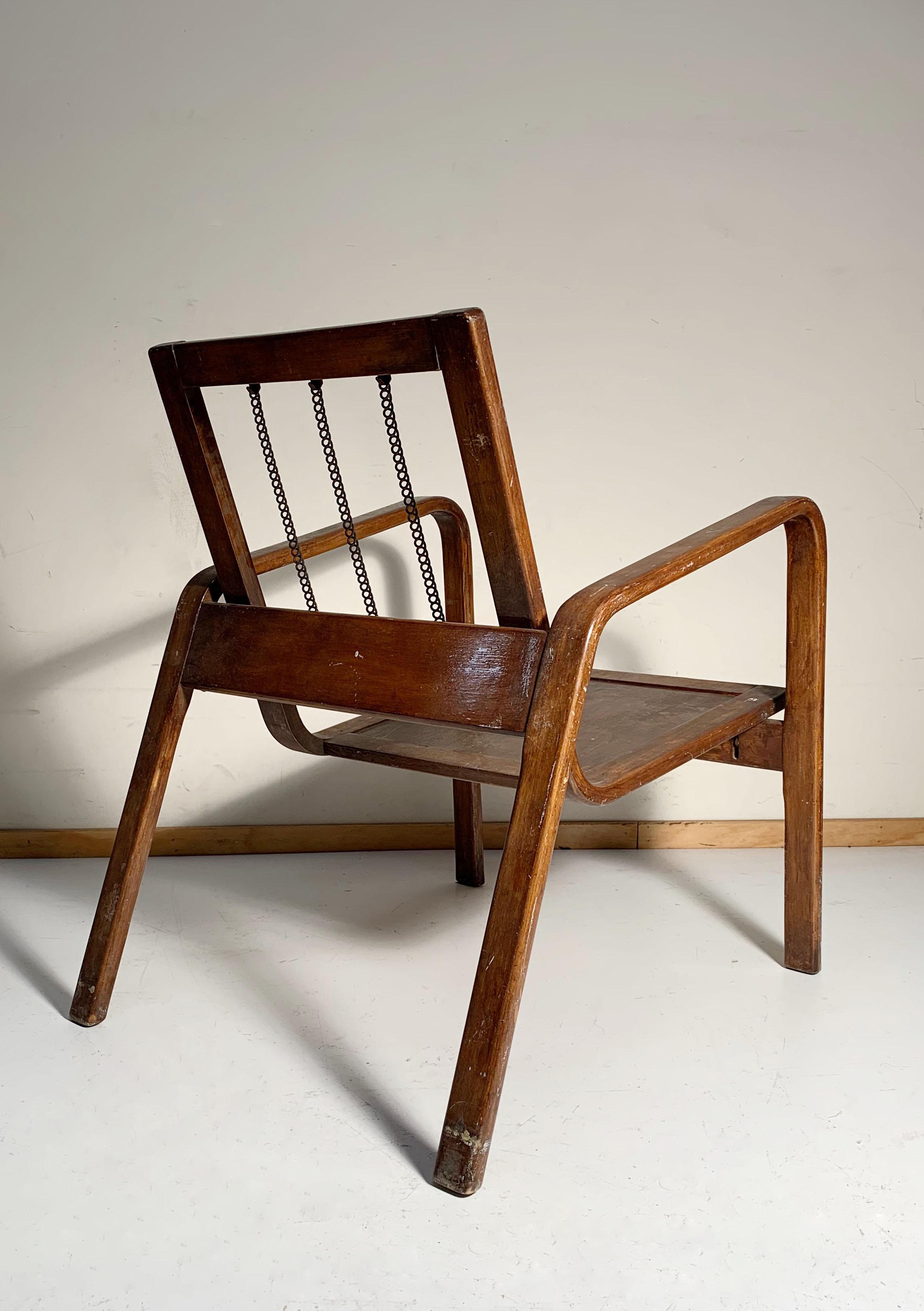 Pair of Early Bentwood Danish or German Bauhaus Lounge Chairs In Good Condition In Chicago, IL