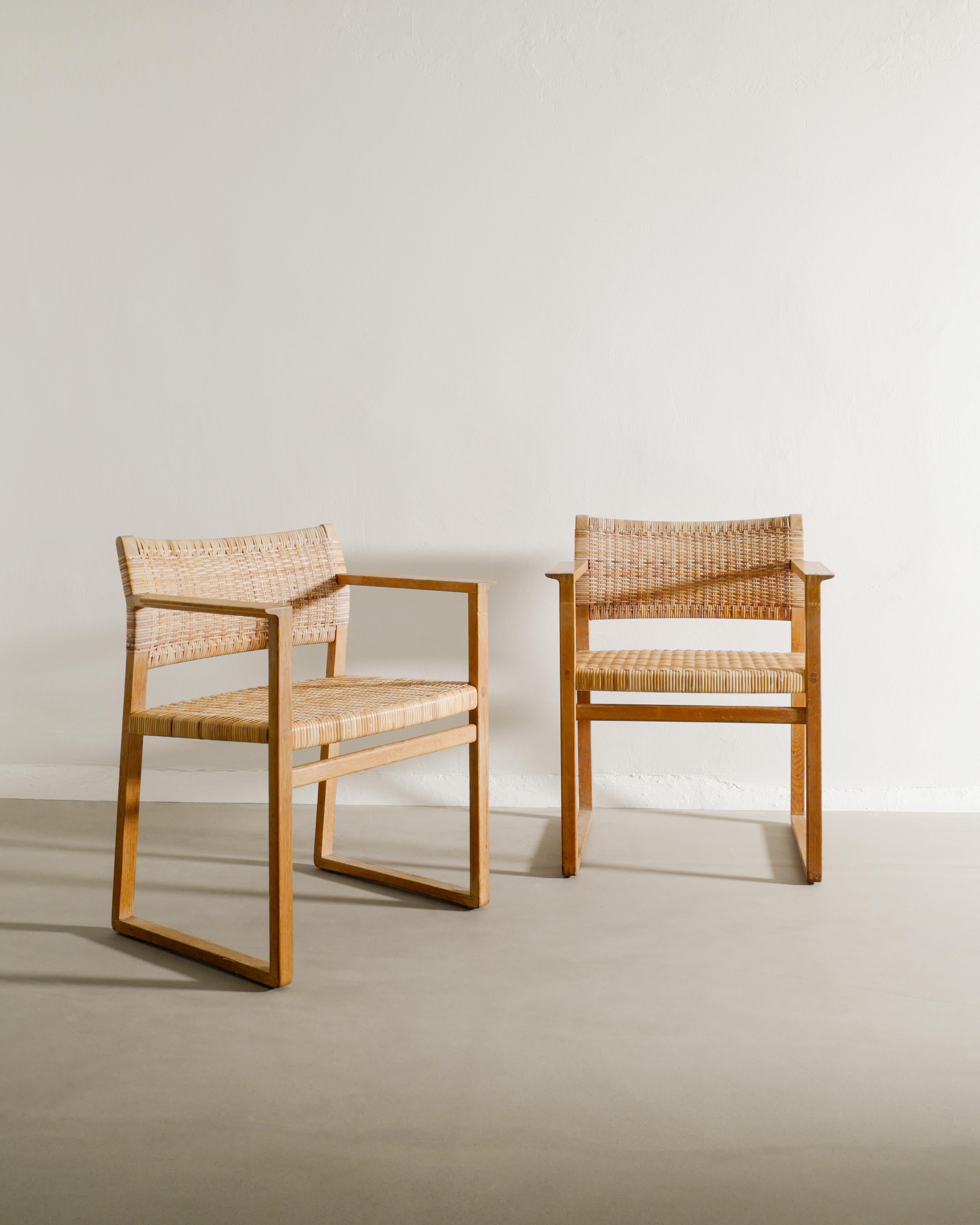 Rare pair of armchairs / dining chairs in oak and woven cane by Børge Mogensen model 