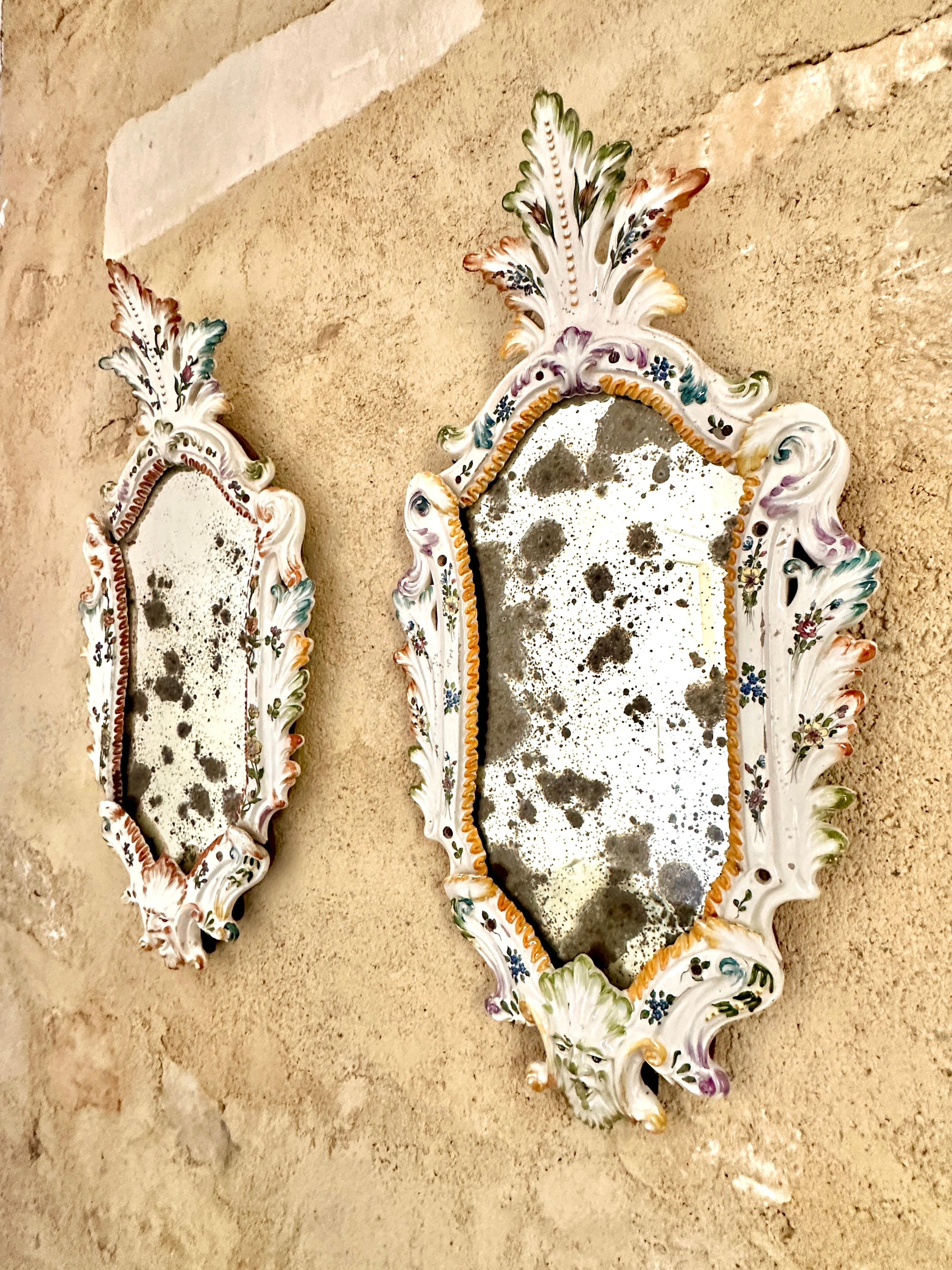 Rococò Coppia di specchi in ceramica di Bassano dell'inizio del XIX secolo in vendita