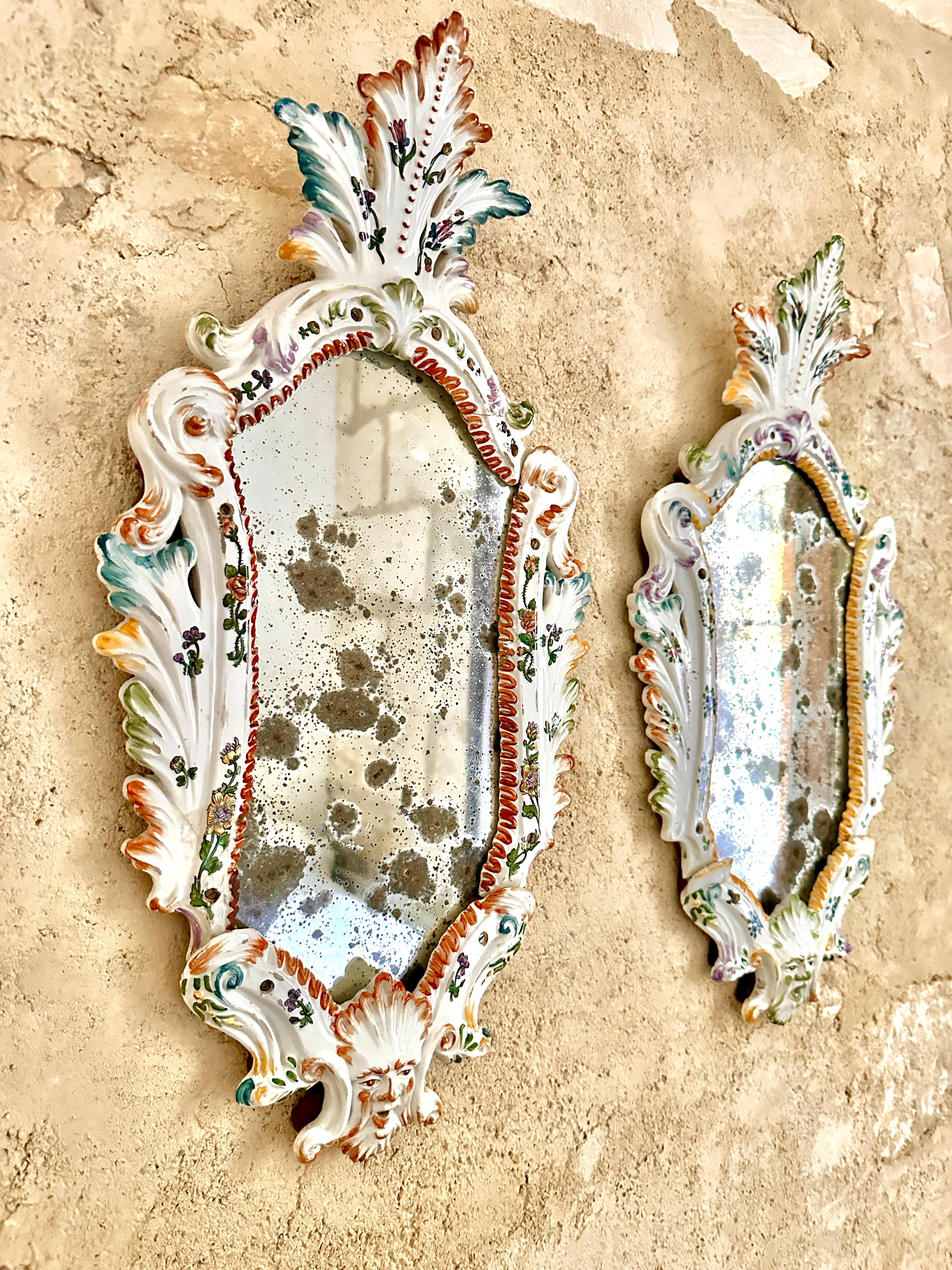 Italiano Coppia di specchi in ceramica di Bassano dell'inizio del XIX secolo in vendita