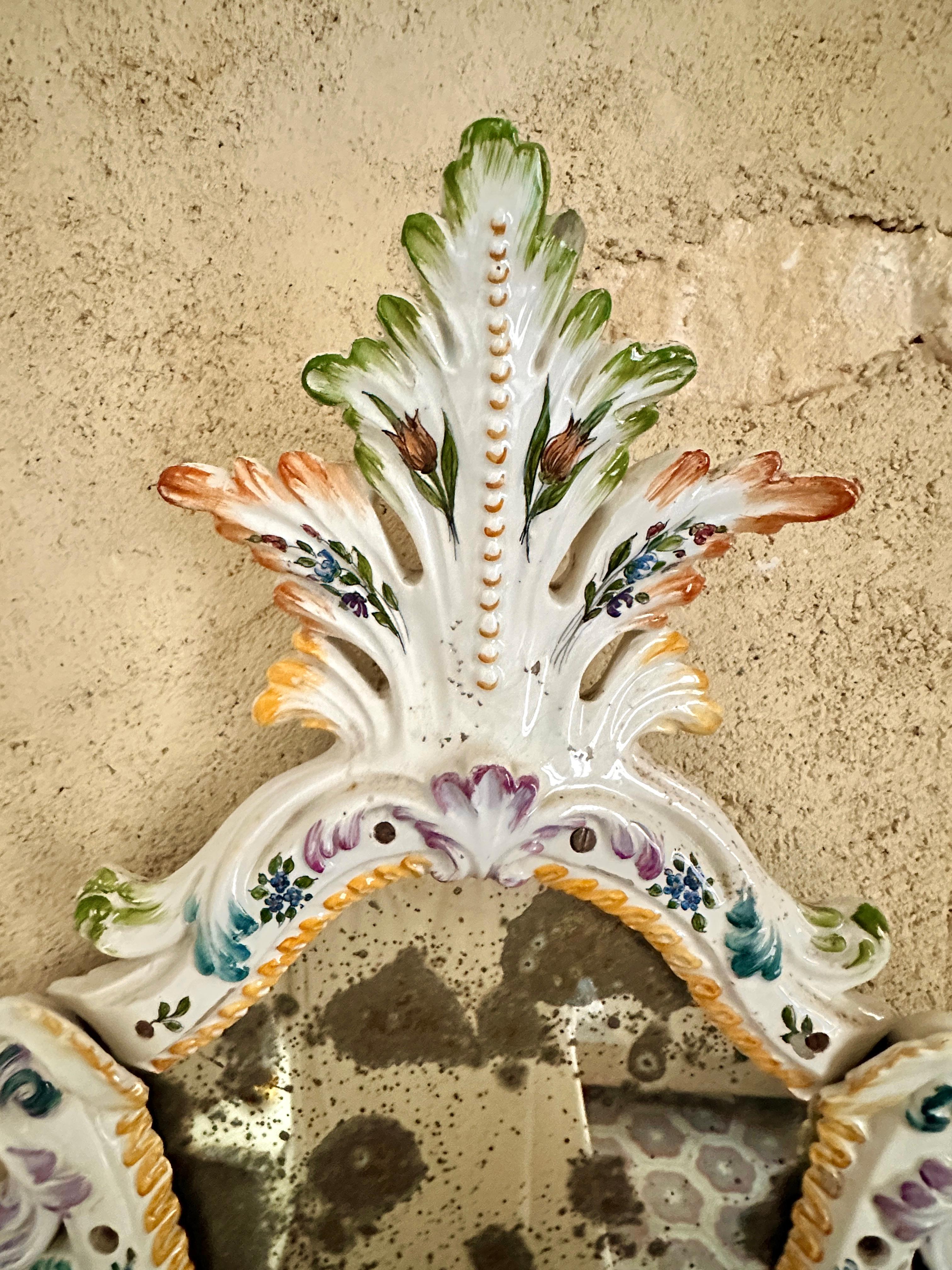 Coppia di specchi in ceramica di Bassano dell'inizio del XIX secolo In condizioni buone in vendita a London, GB