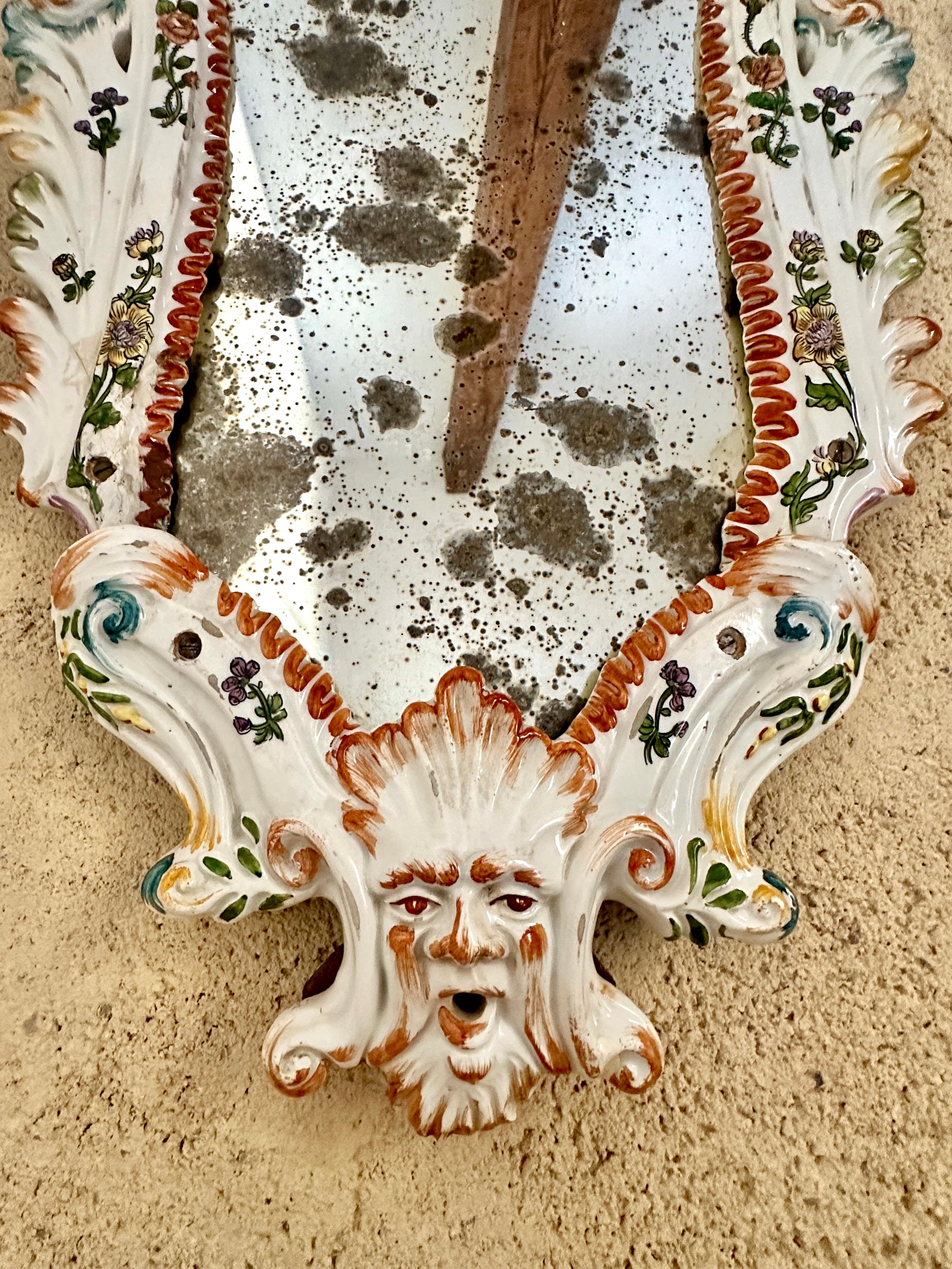 Ceramica Coppia di specchi in ceramica di Bassano dell'inizio del XIX secolo in vendita