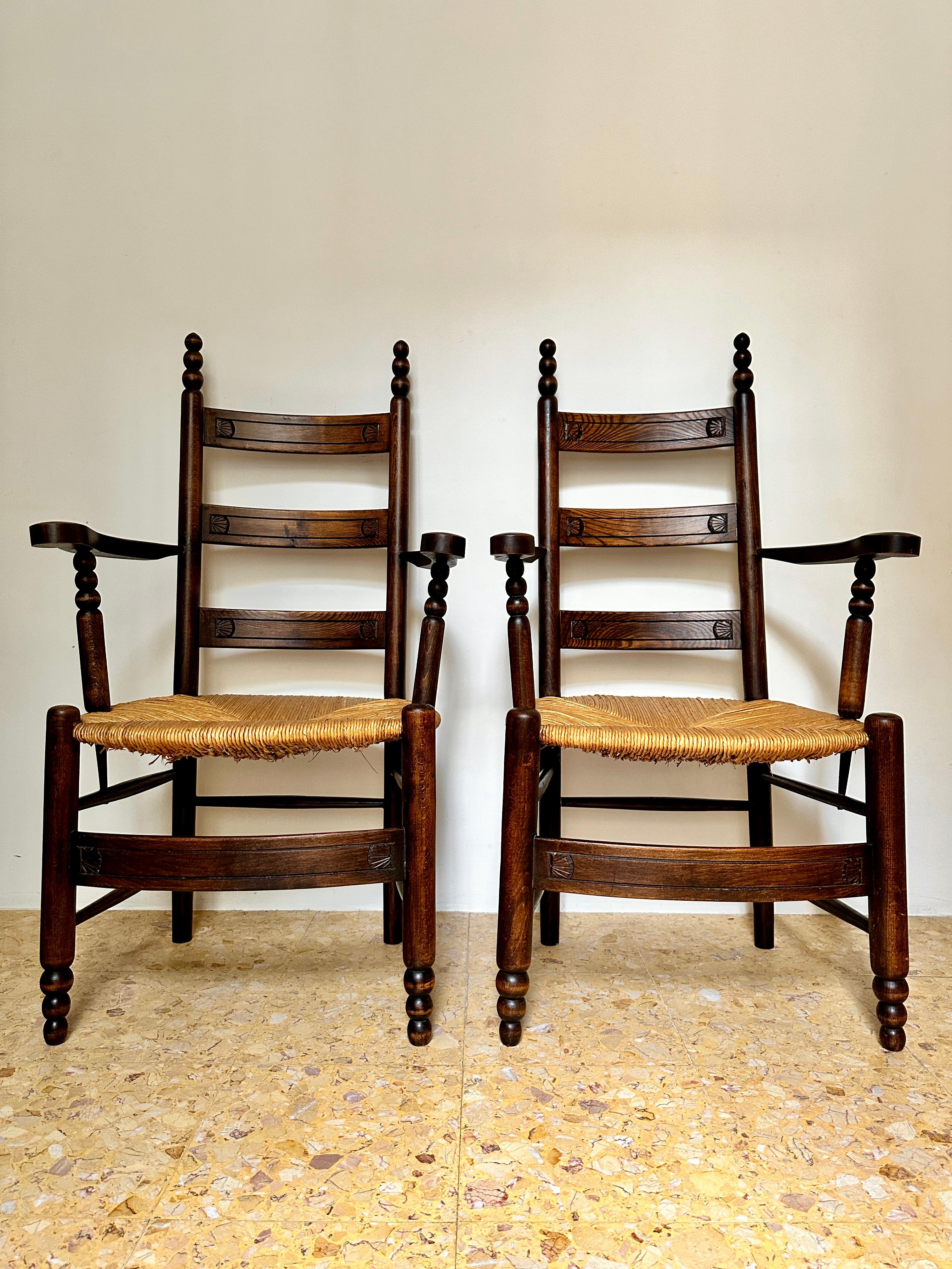 Pareja de sillones bretones de principios del siglo XX con asiento de junco Provincial francés en venta
