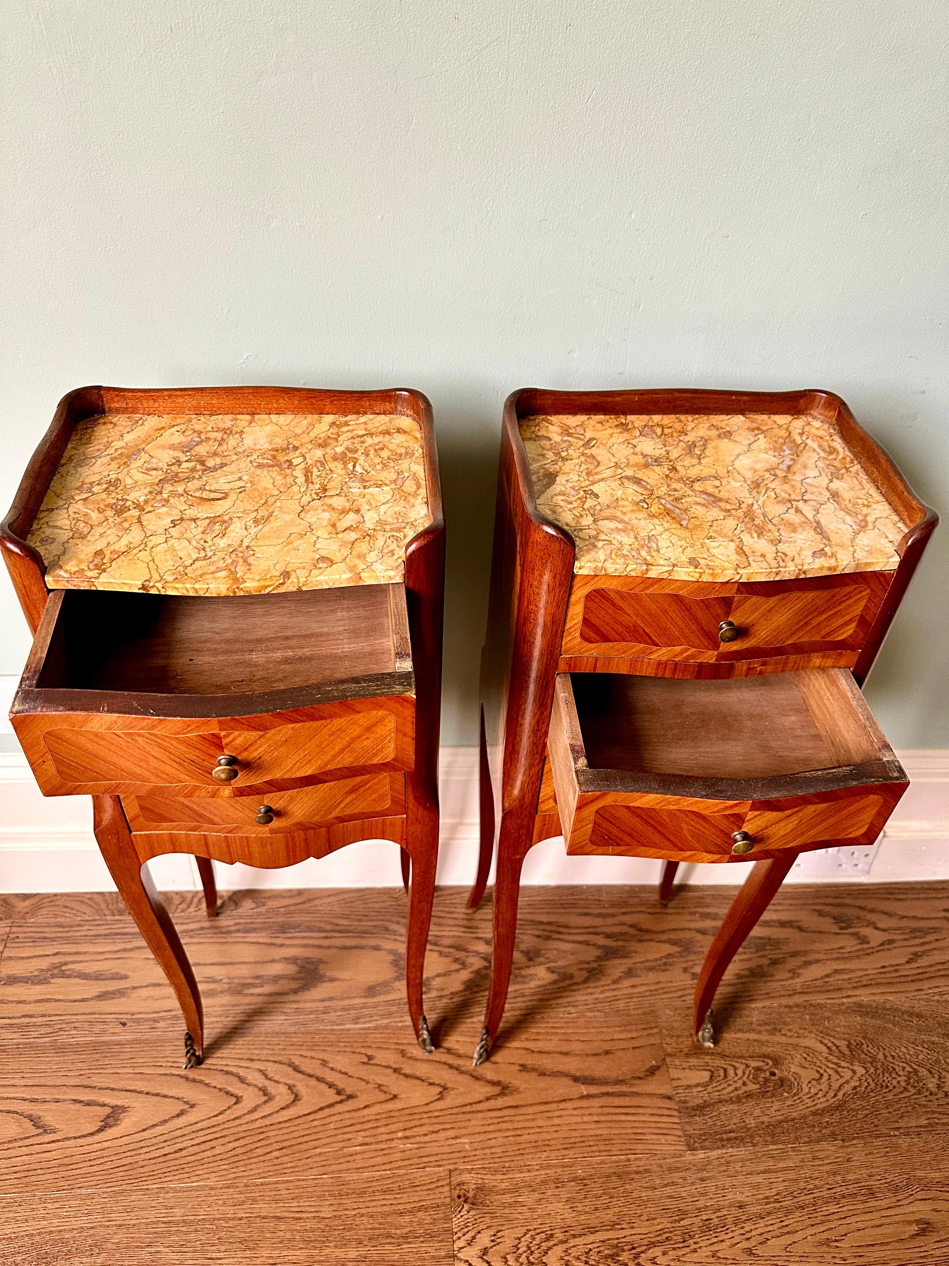 Pair Of Early C20th French Kingwood & Marble Bedside Tables or Night Stands   In Good Condition For Sale In London, GB