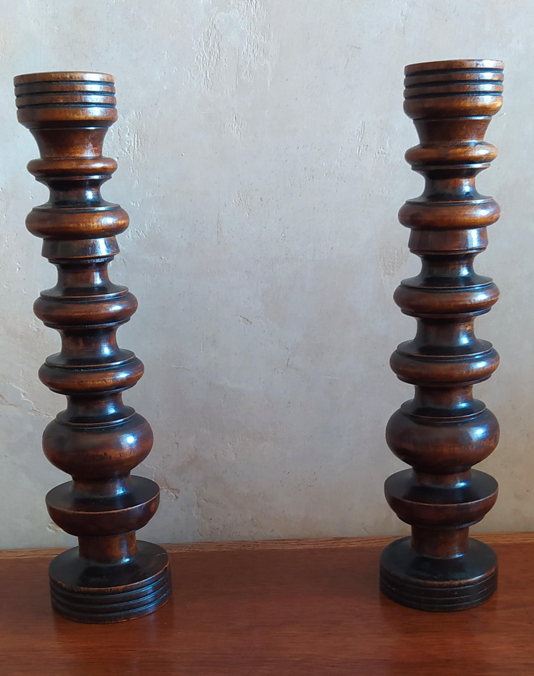 Pair of Early C20th French Turned Walnut Candlesticks In Good Condition For Sale In Matlock, GB
