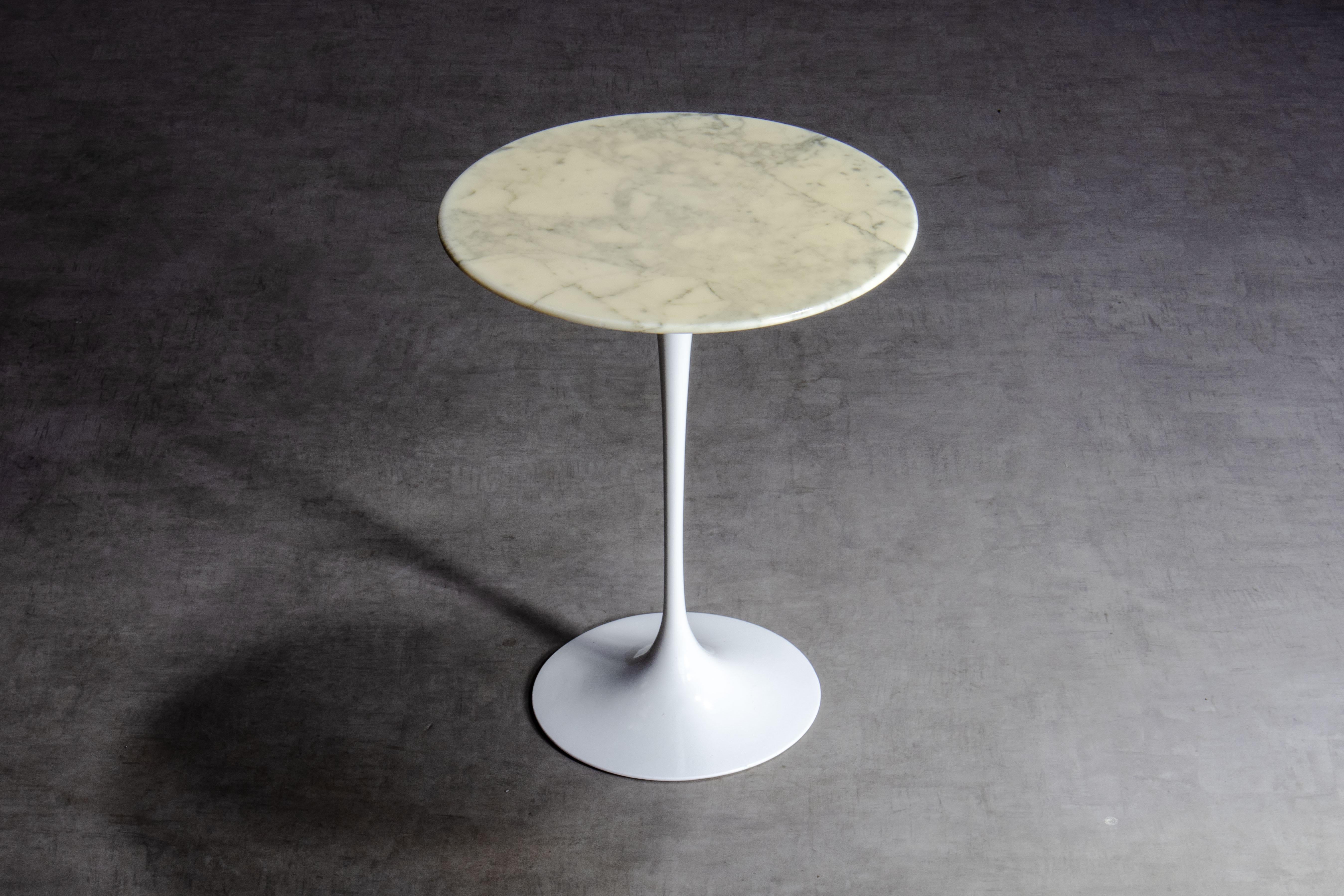 Iconic tulip pedestal table by Eero Saarinen for Knoll International. Early edition, likely from the 1960. It consists of a cast aluminum base with original white vinyl wrap. The maker's mark 
