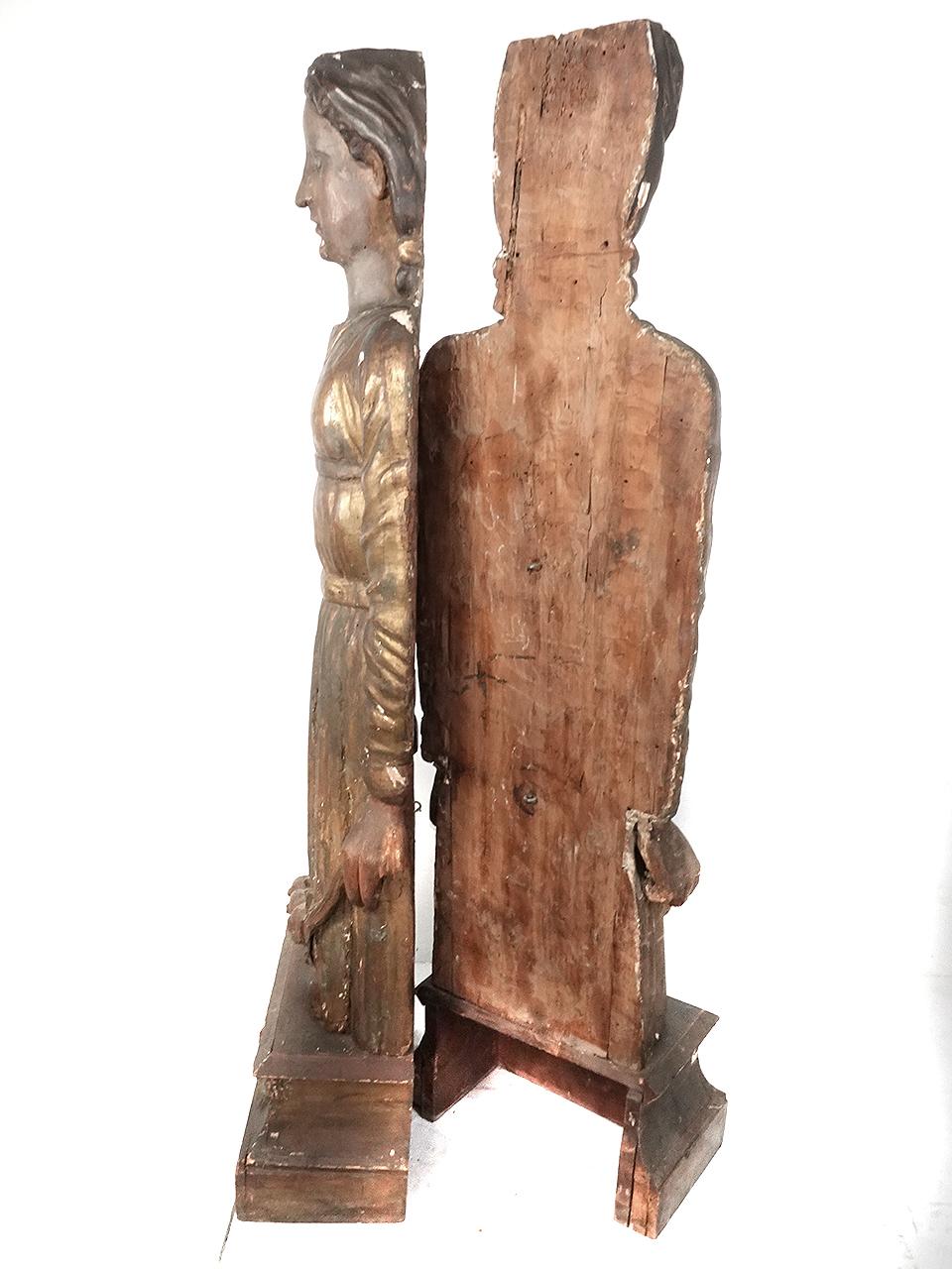 Paar früh geschnitzte italienische Theaterstatuen (Italienisch) im Angebot