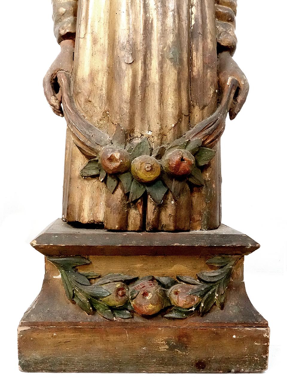 Paar früh geschnitzte italienische Theaterstatuen (19. Jahrhundert) im Angebot
