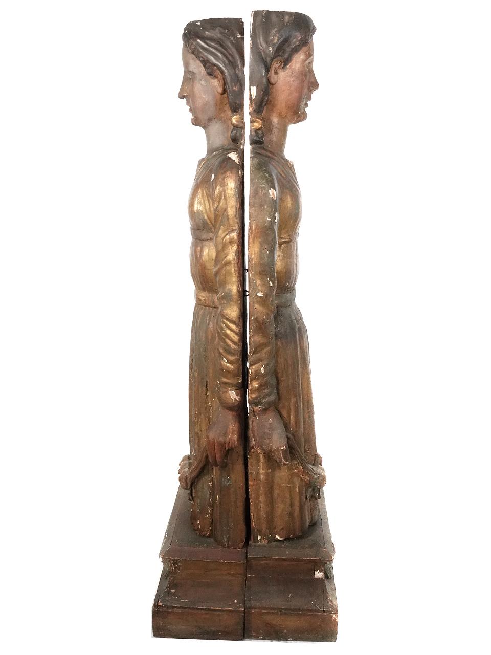 Paar früh geschnitzte italienische Theaterstatuen (Gips) im Angebot
