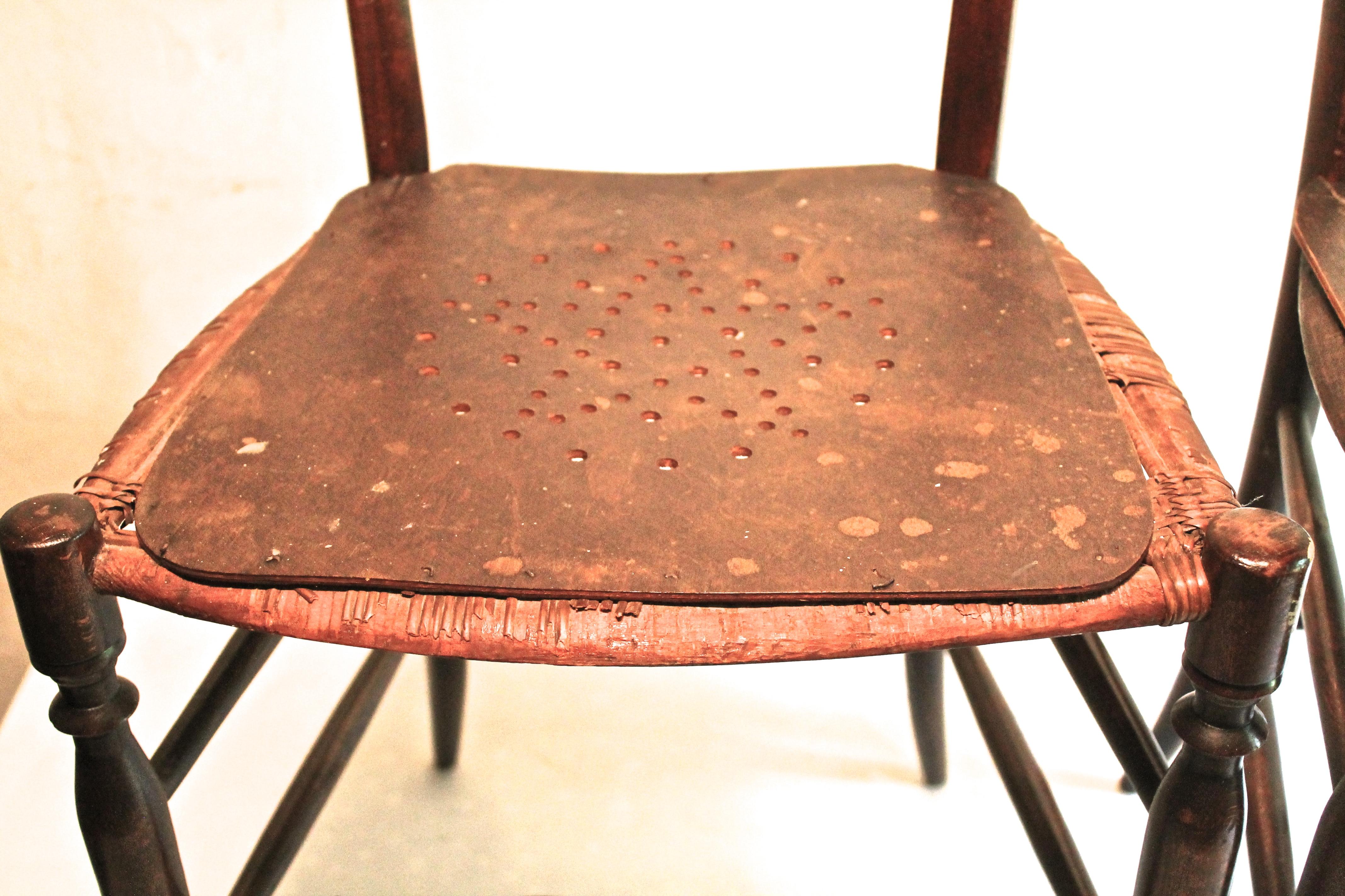 Italian Pair of Early Chiavari Chairs by Giuseppe Gaetano Descalzi For Sale