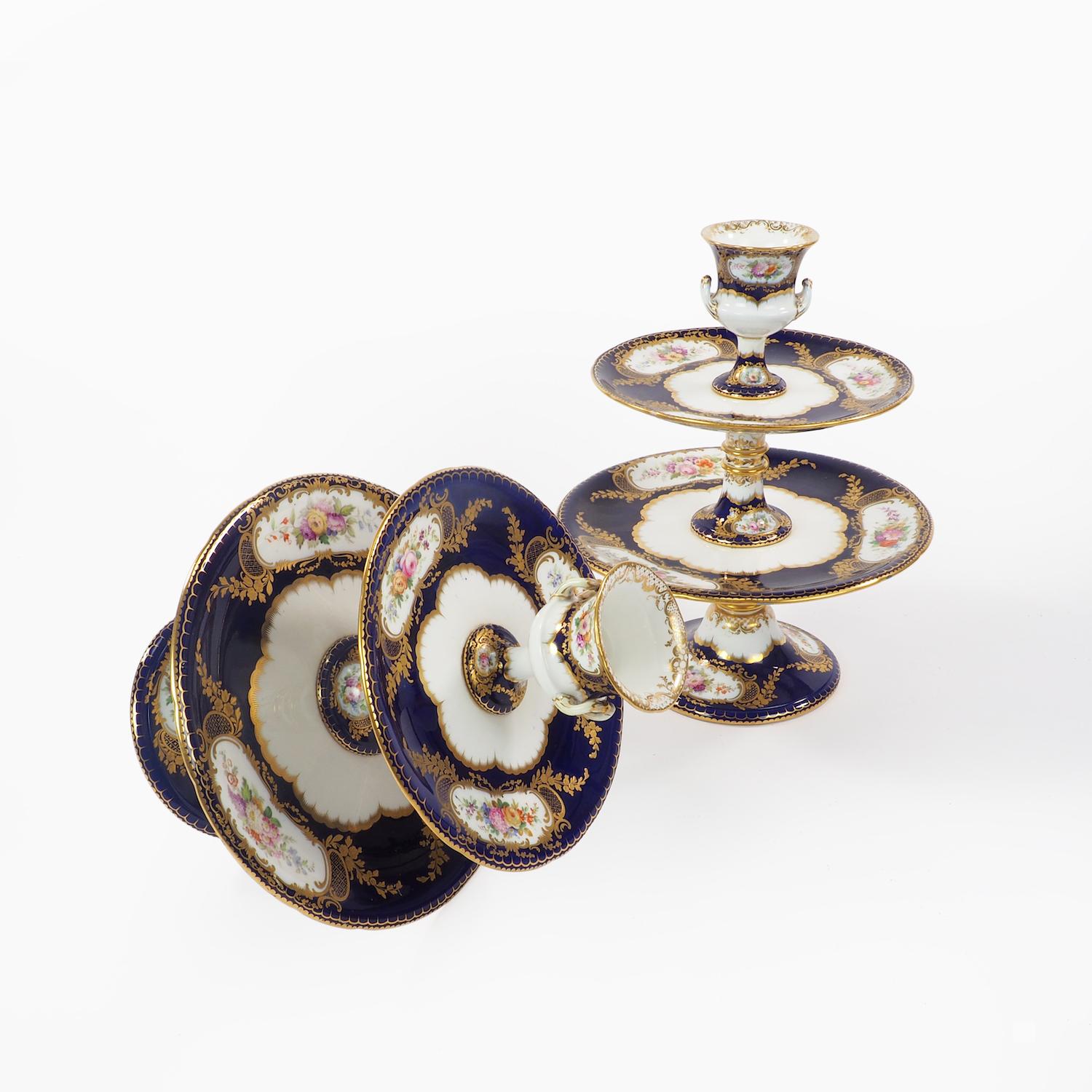 Gilt Pair of Early Coalport Porcelain Pedestal Sweetmeat Cake Stands, circa 1815