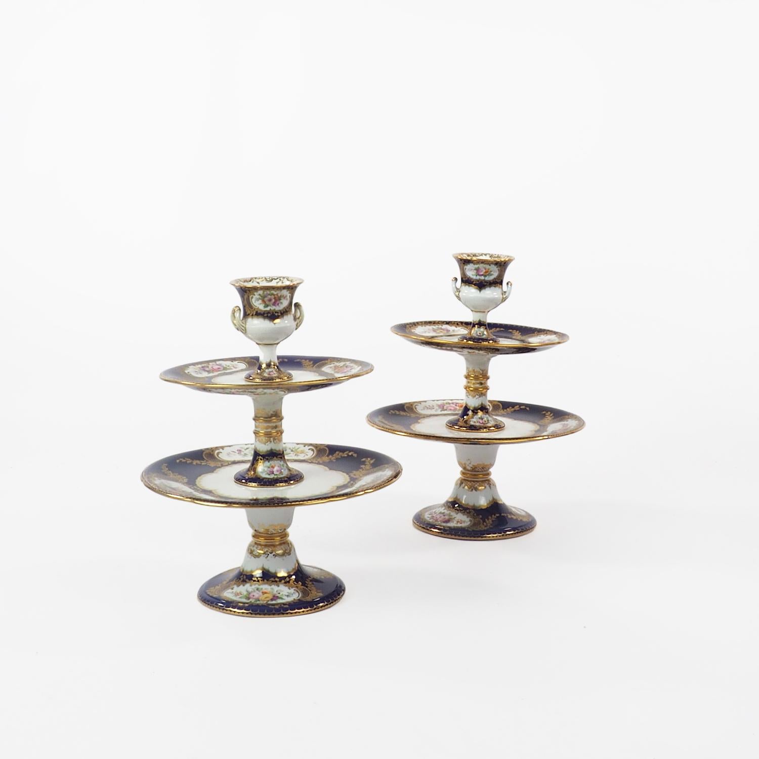 Pair of Early Coalport Porcelain Pedestal Sweetmeat Cake Stands, circa 1815 In Good Condition In London, GB