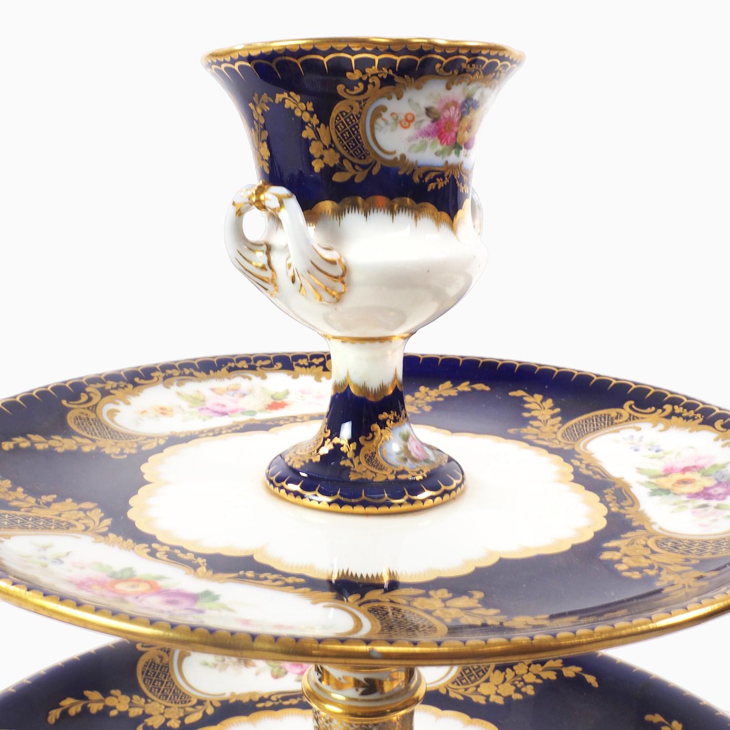 Pair of Early Coalport Porcelain Pedestal Sweetmeat Cake Stands, circa 1815 3