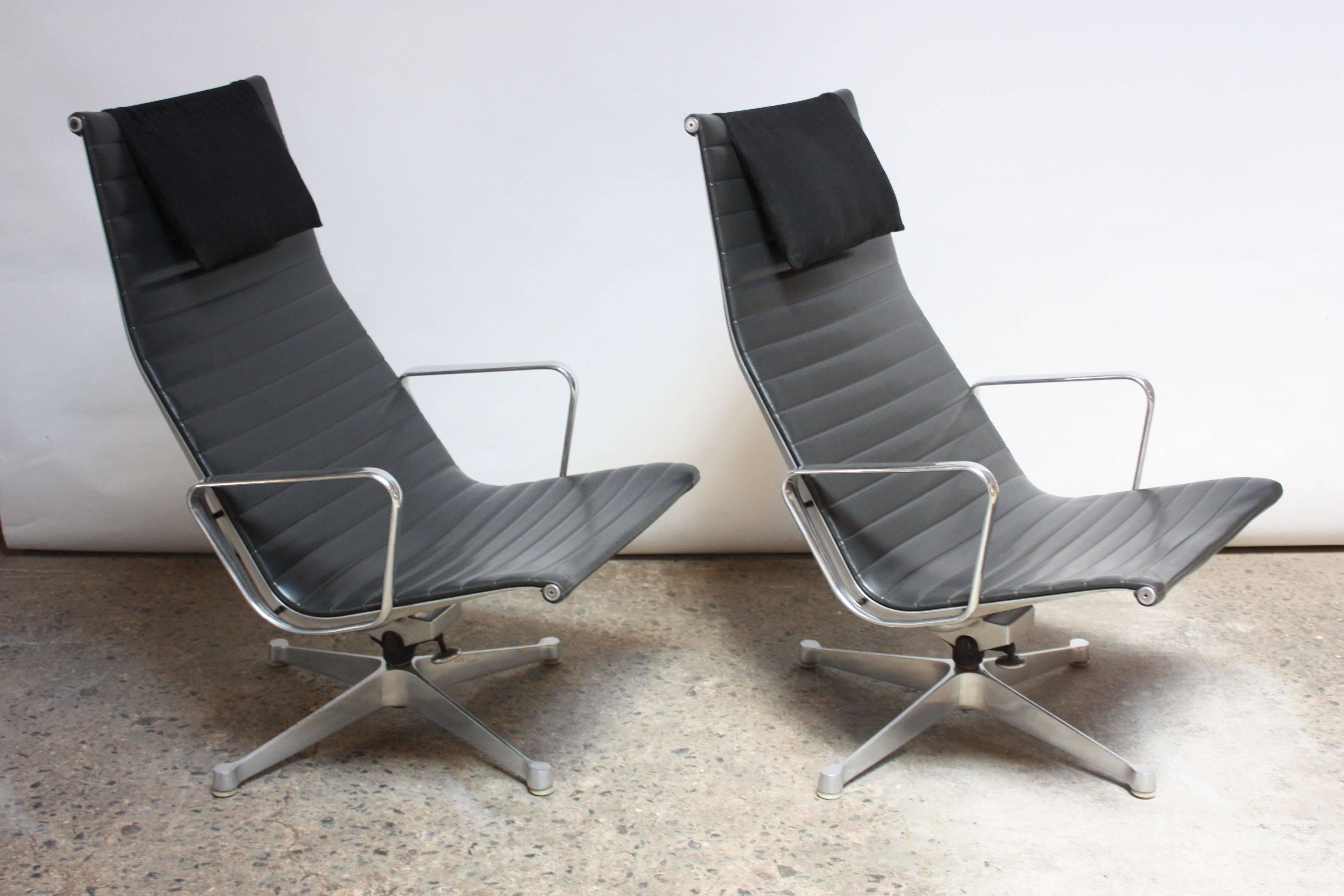 Mid-Century Modern Pair of Early Eames Aluminum Group Chairs for Herman Miller