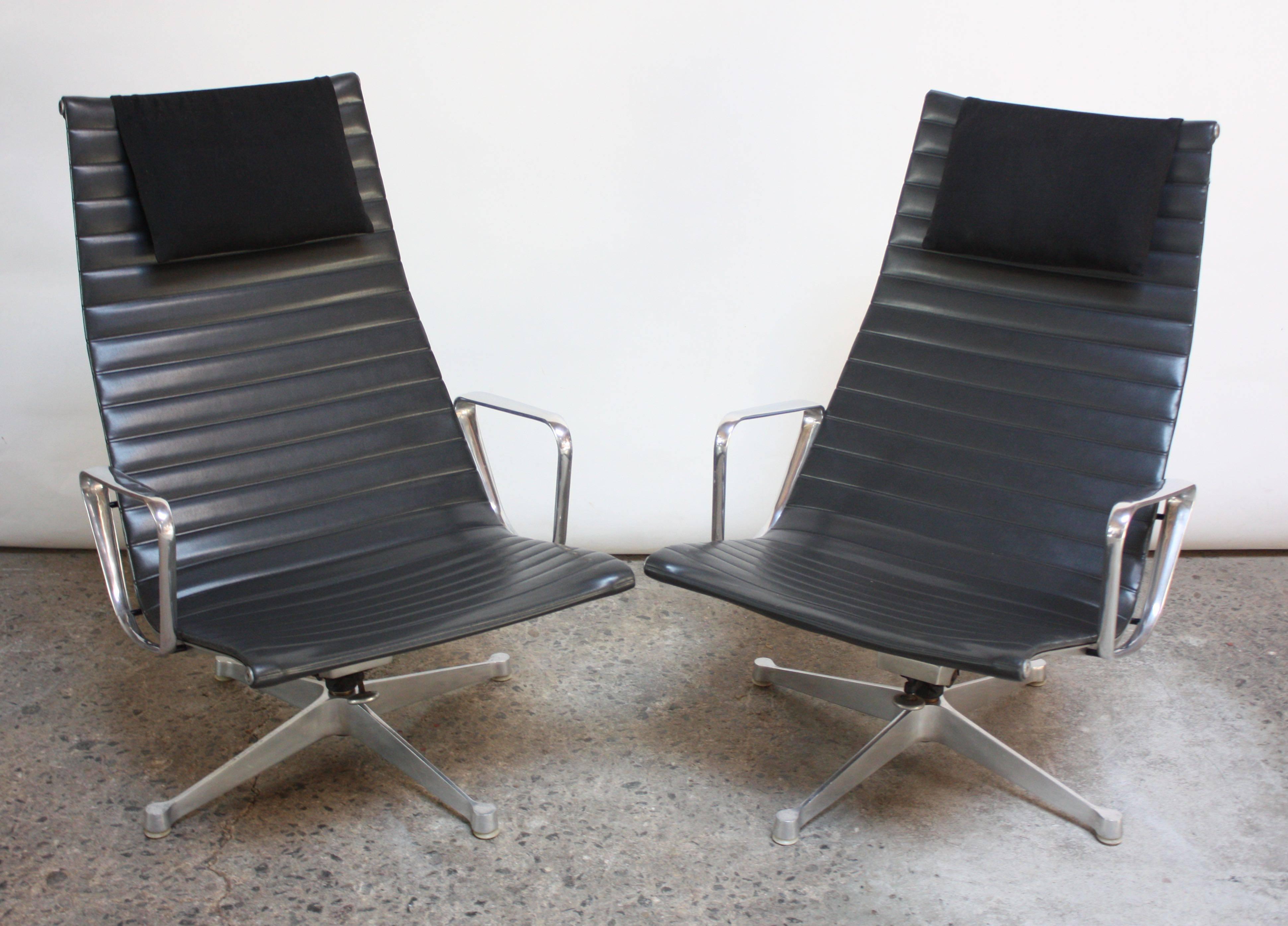 Mid-20th Century Pair of Early Eames Aluminum Group Chairs for Herman Miller