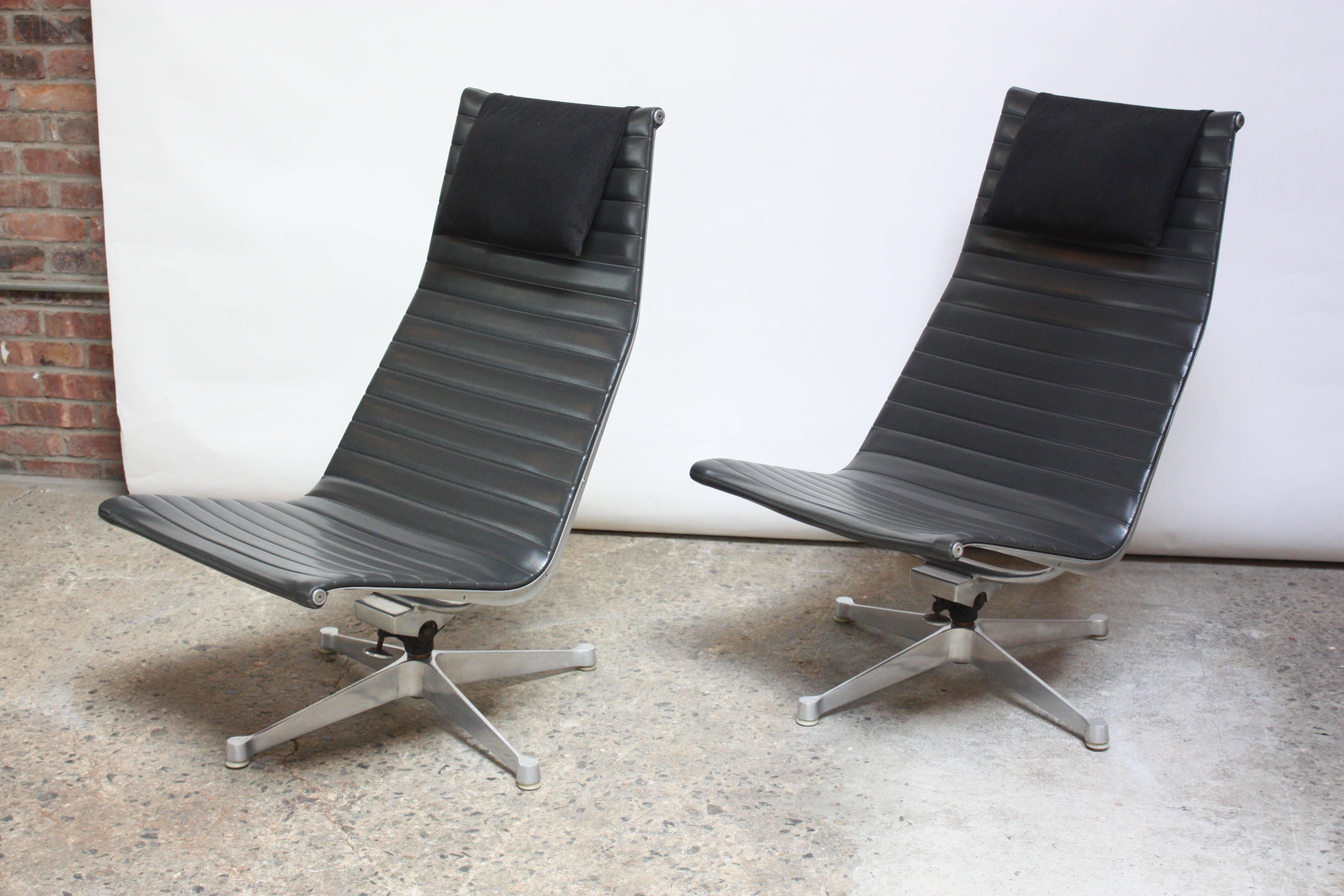 Pair of Early Eames Aluminum Group Chairs for Herman Miller 2