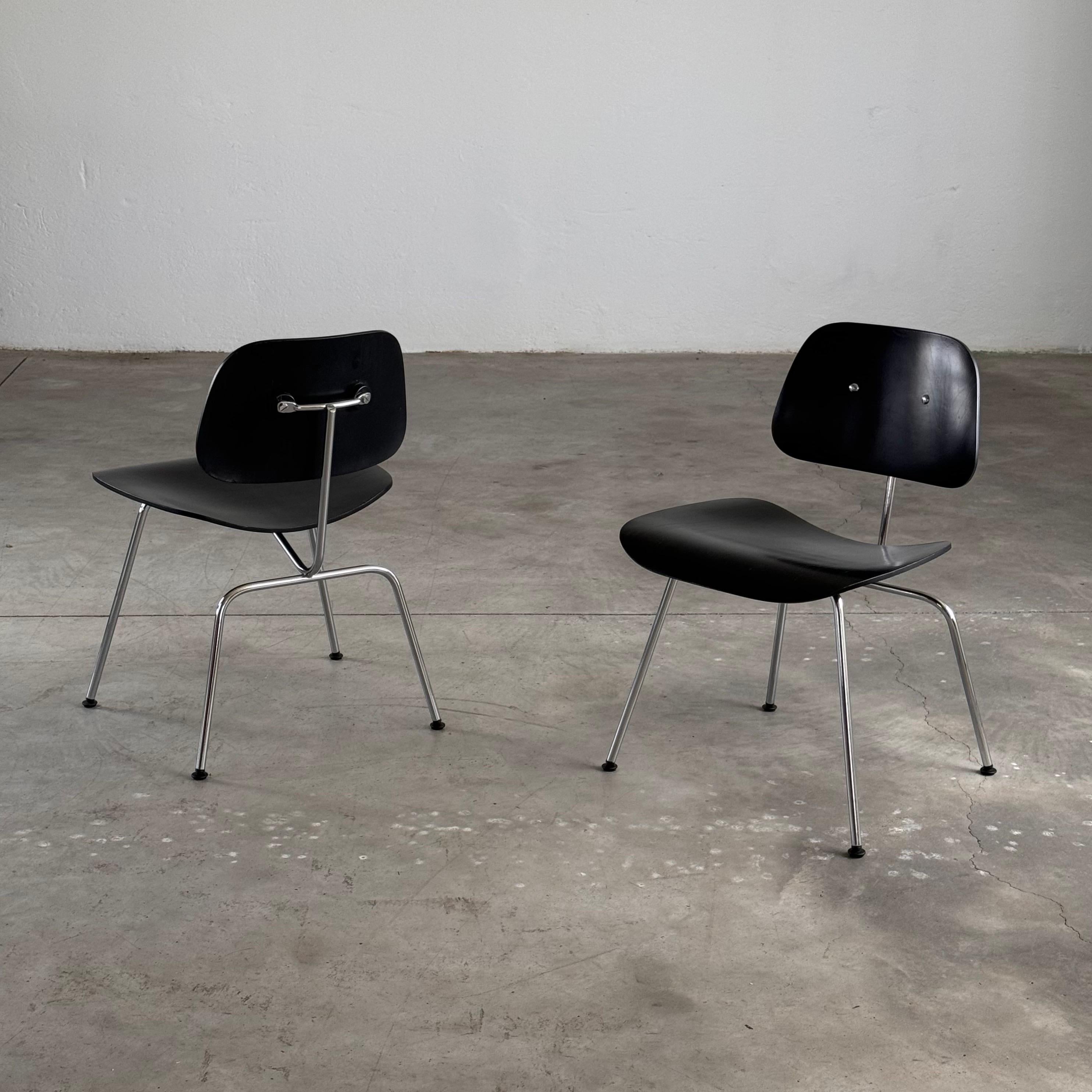 Pair of Early Eames DCM Dining Chairs by Herman Miller in Black, 1950s In Good Condition In Bagnolo Mella, Brescia