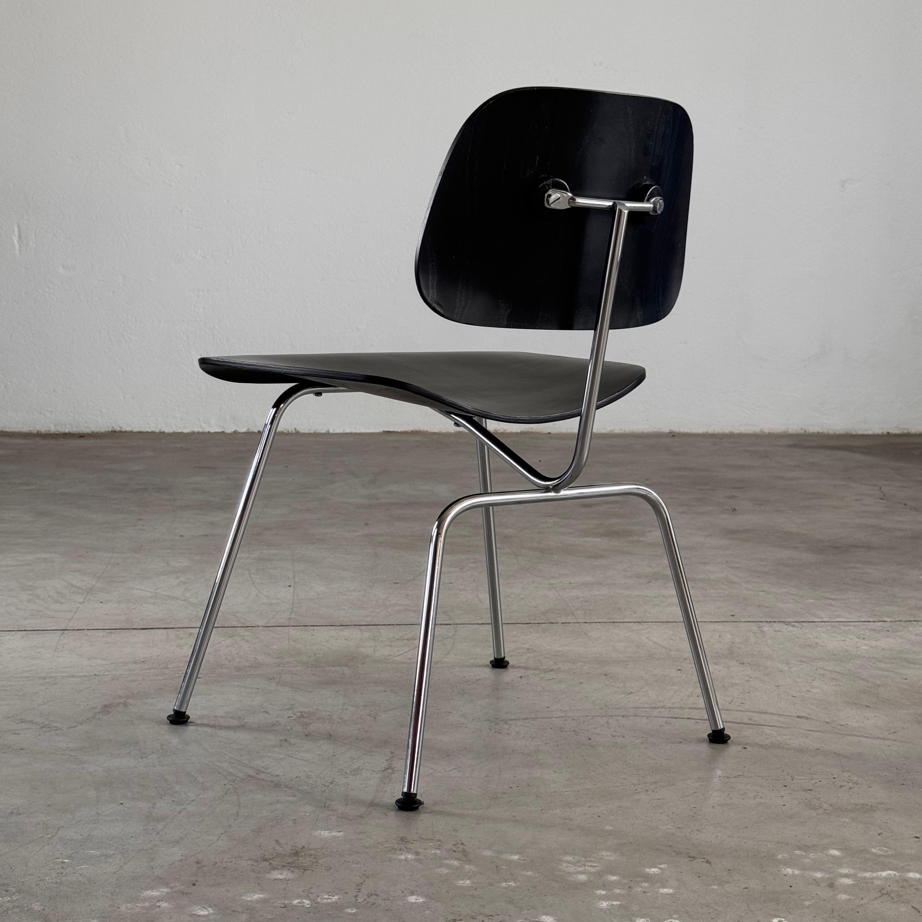 Mid-20th Century Pair of Early Eames DCM Dining Chairs by Herman Miller in Black, 1950s