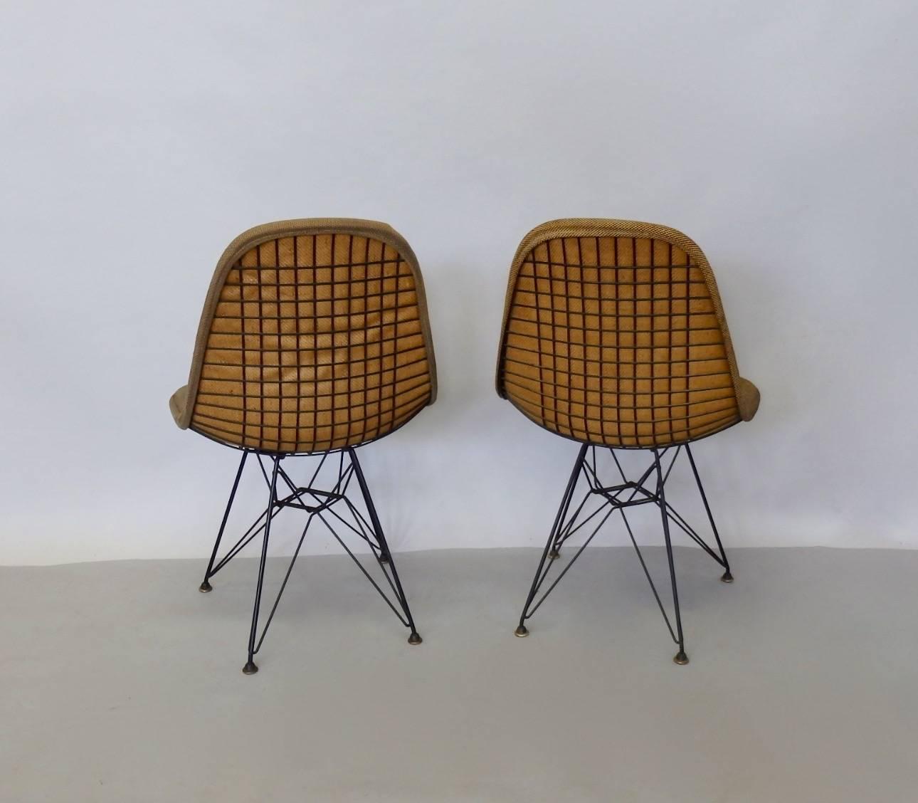 Mid-Century Modern Pair of Early Eames Herman Miller DKR Chairs on Eiffel Tower Bases With Covers For Sale