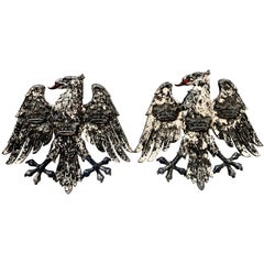 Paar frühe englische gusseiserne:: an der Wand montierte Adler-Skulpturen