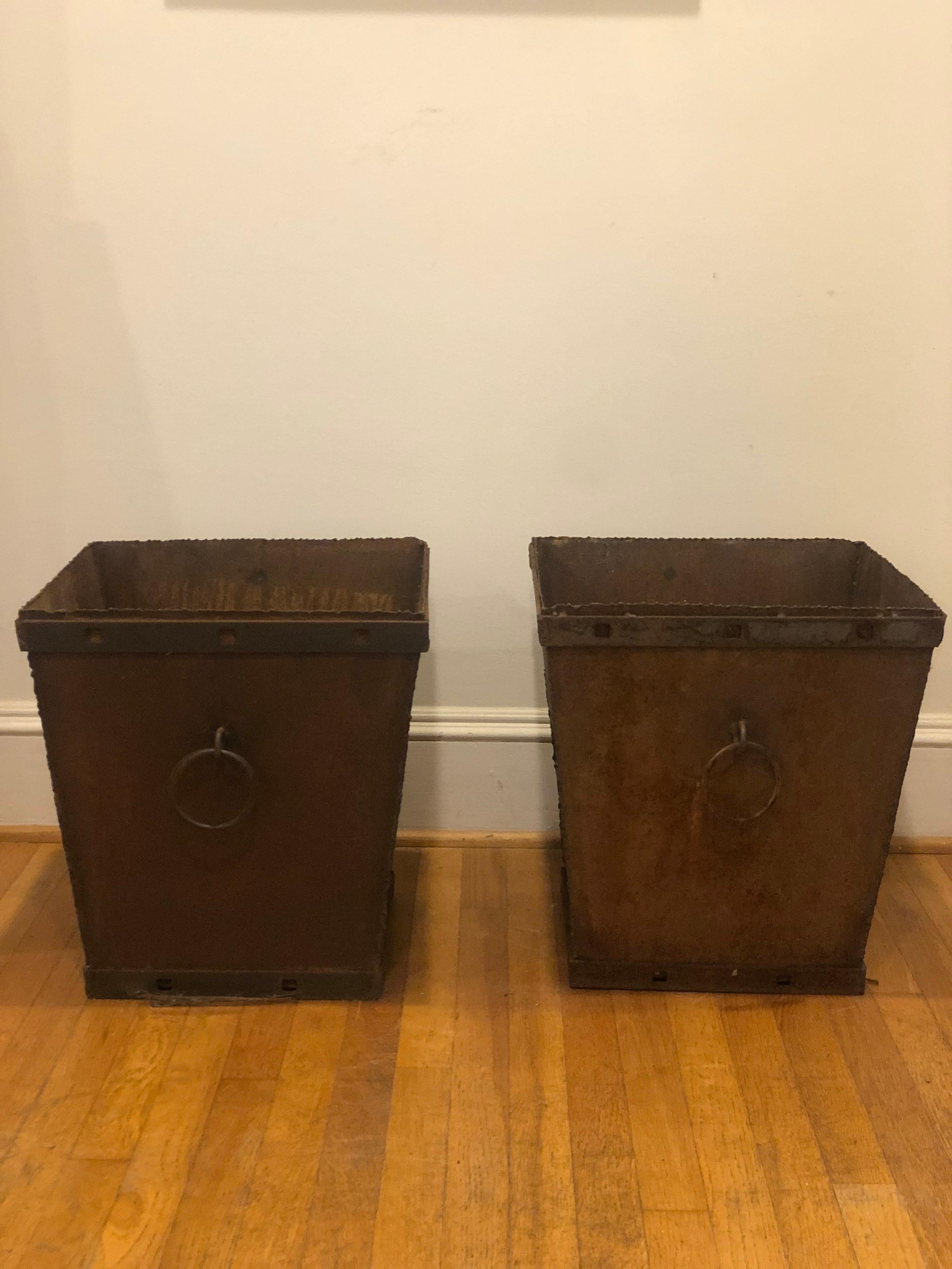 Pair of Early English Vintage Iron Planters In Good Condition For Sale In Los Angeles, CA