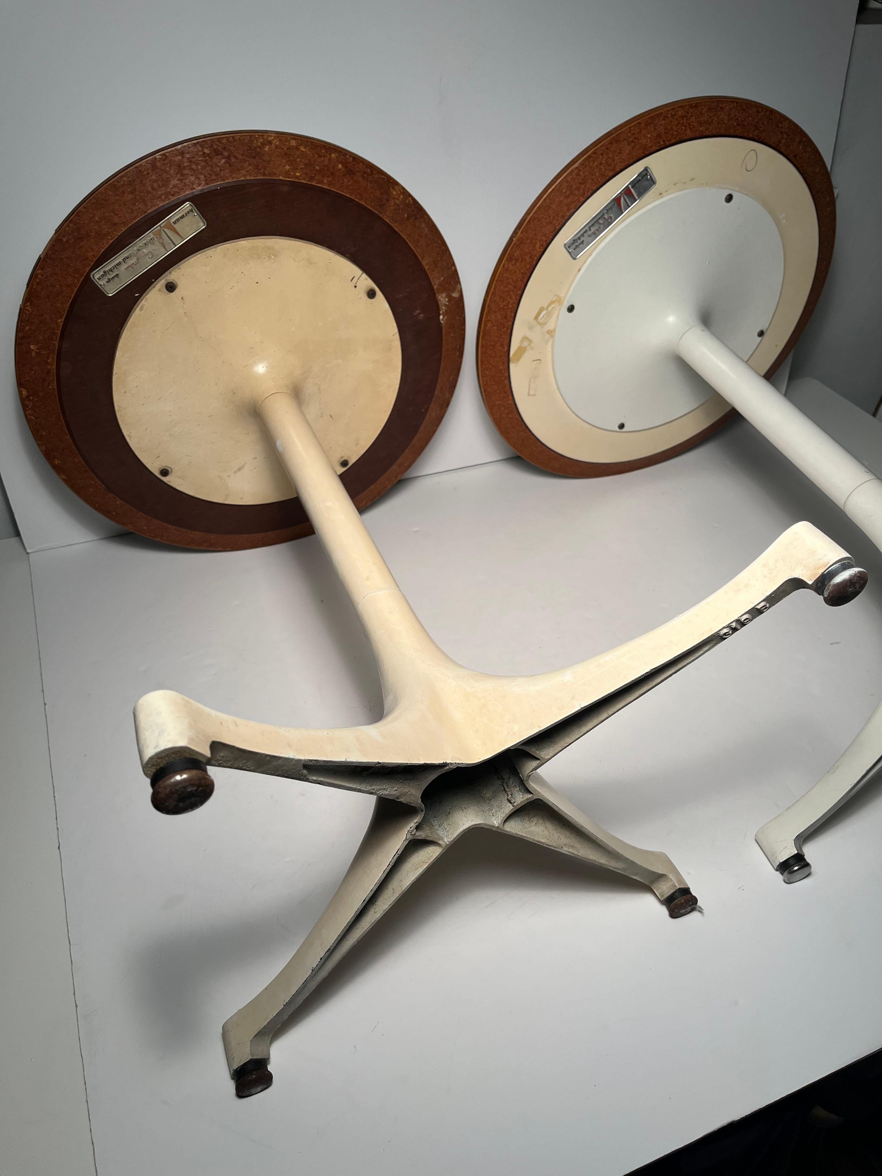 Paire de tables d'origine George Nelson Herman Miller à pied en éventail, avec label d'origine. en vente 6