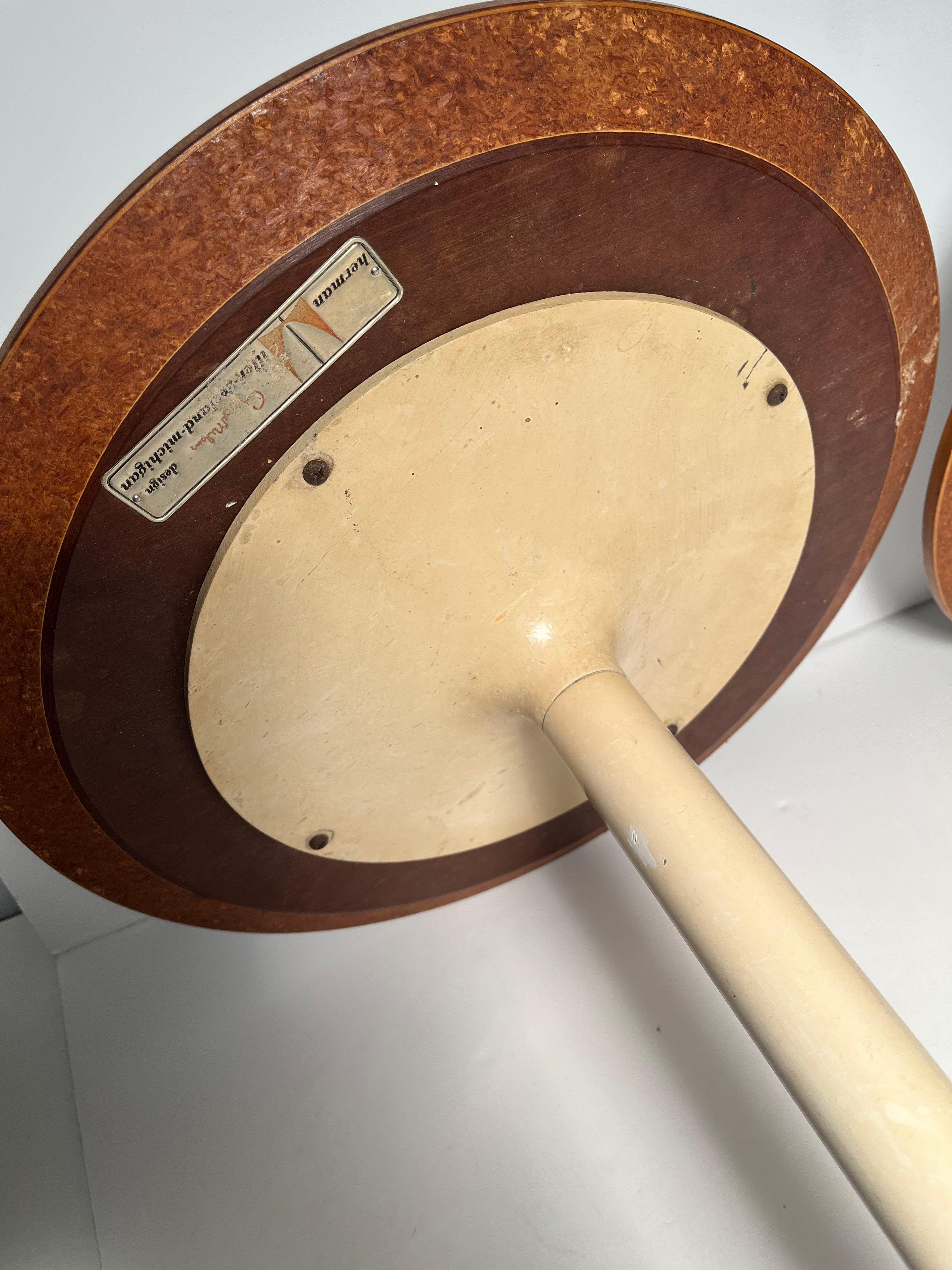 Paire de tables d'origine George Nelson Herman Miller à pied en éventail, avec label d'origine. en vente 7