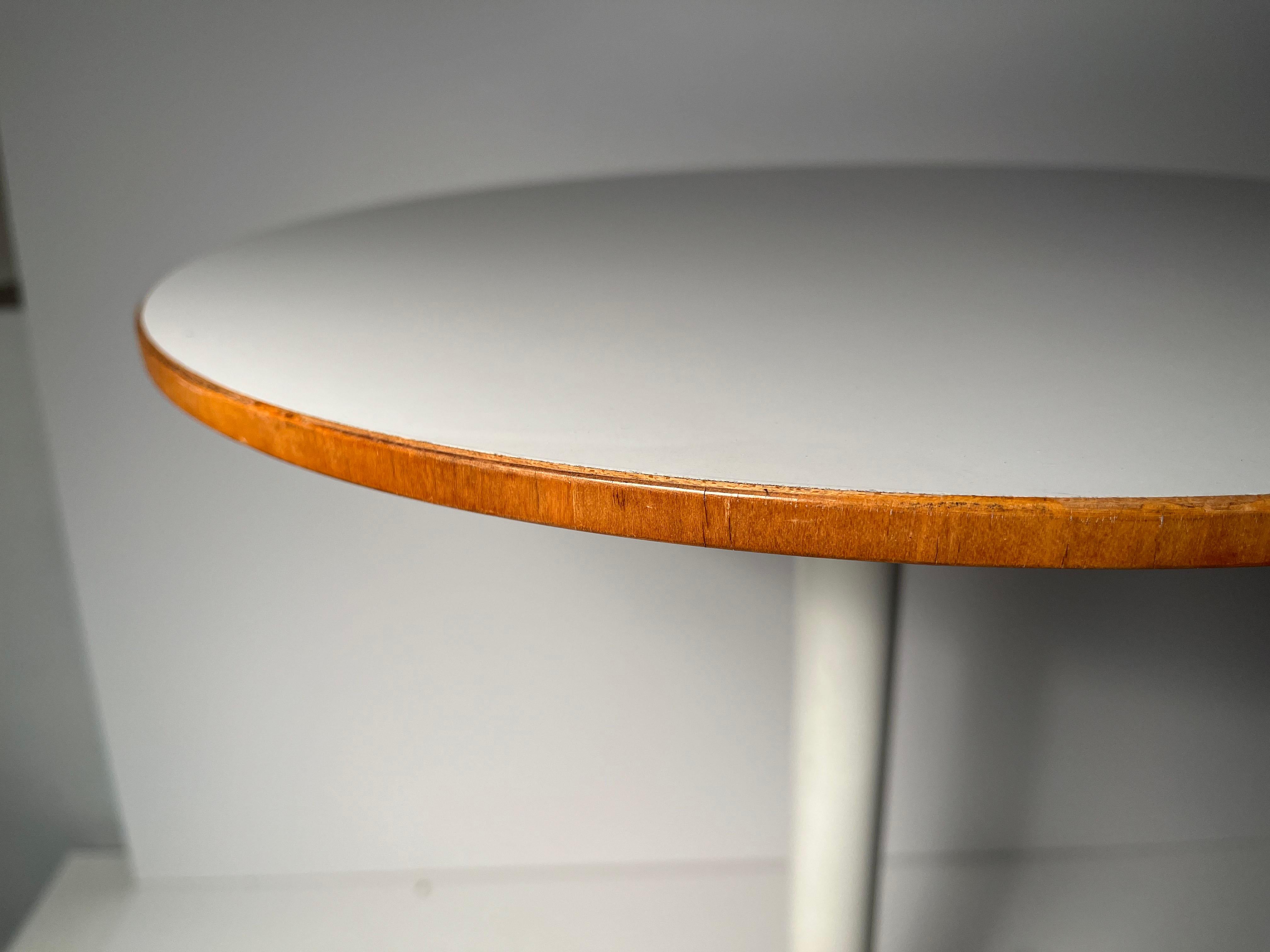 20ième siècle Paire de tables d'origine George Nelson Herman Miller à pied en éventail, avec label d'origine. en vente