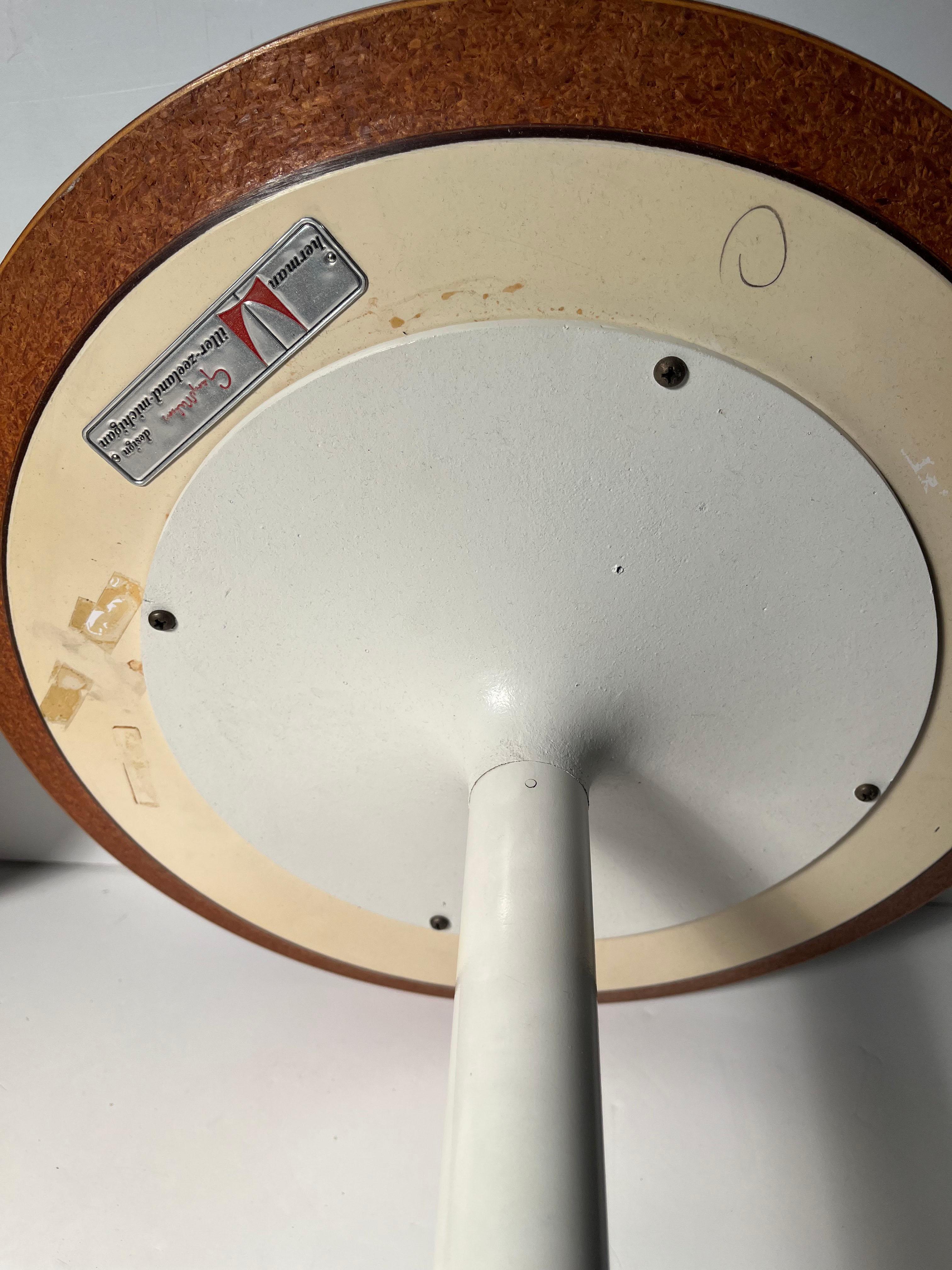 Paire de tables d'origine George Nelson Herman Miller à pied en éventail, avec label d'origine. en vente 1