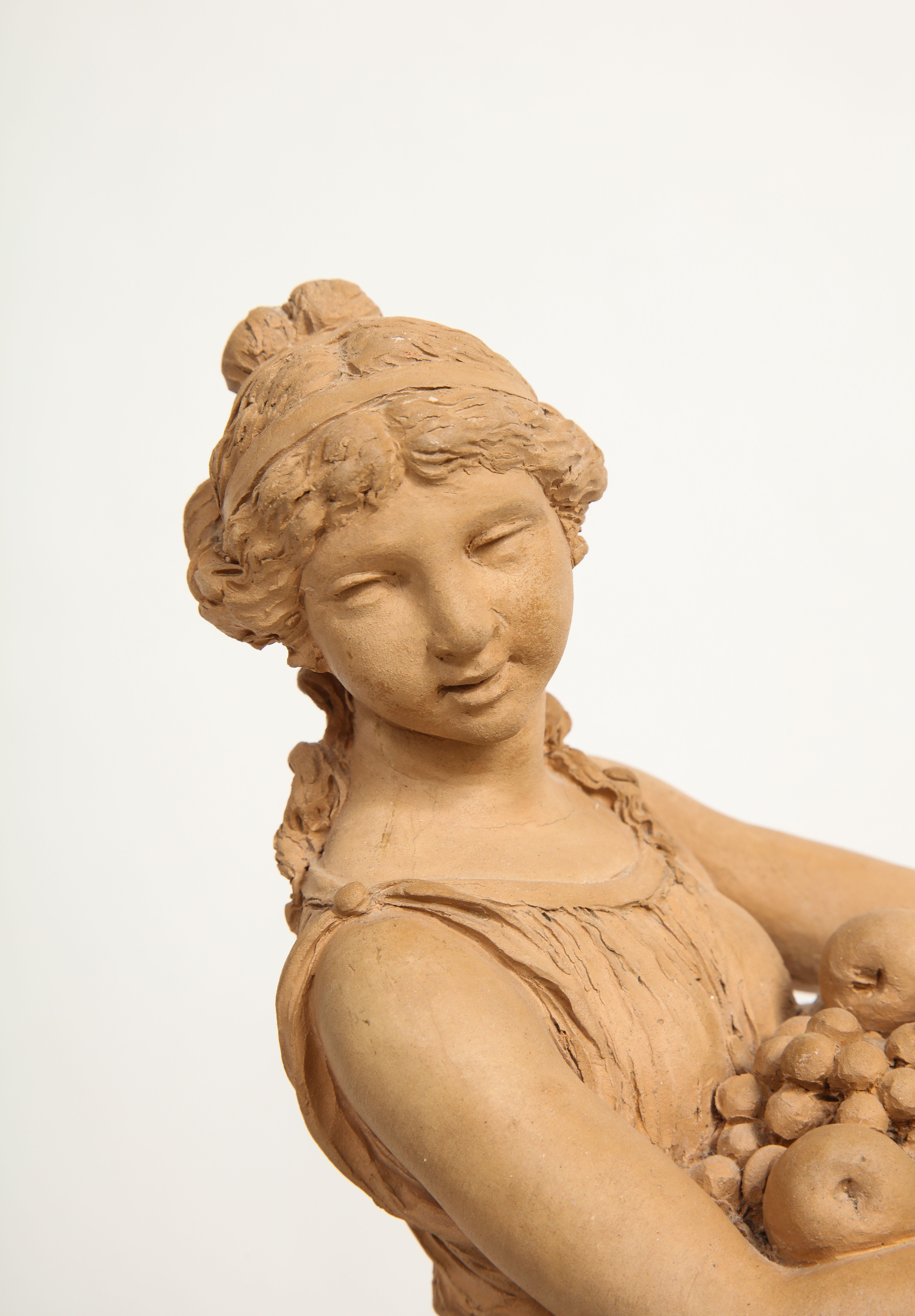 Paar frühe französische Terrakotta-Figuren einer Pomona und eines Mädchens, signiert Clodion im Angebot 2