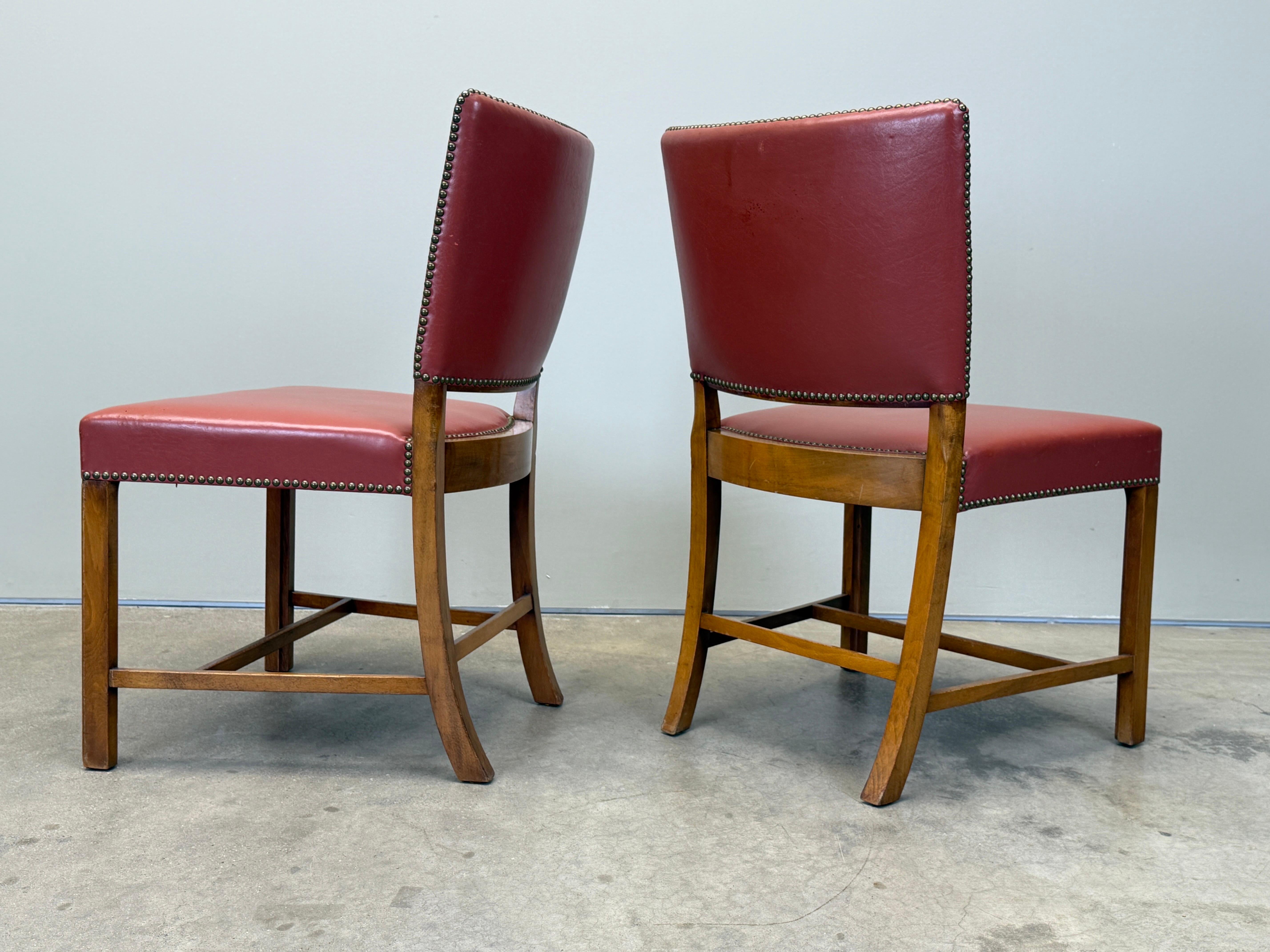 Paire de chaises de salle à manger en cuir Fritz Hansen d'époque en vente 5