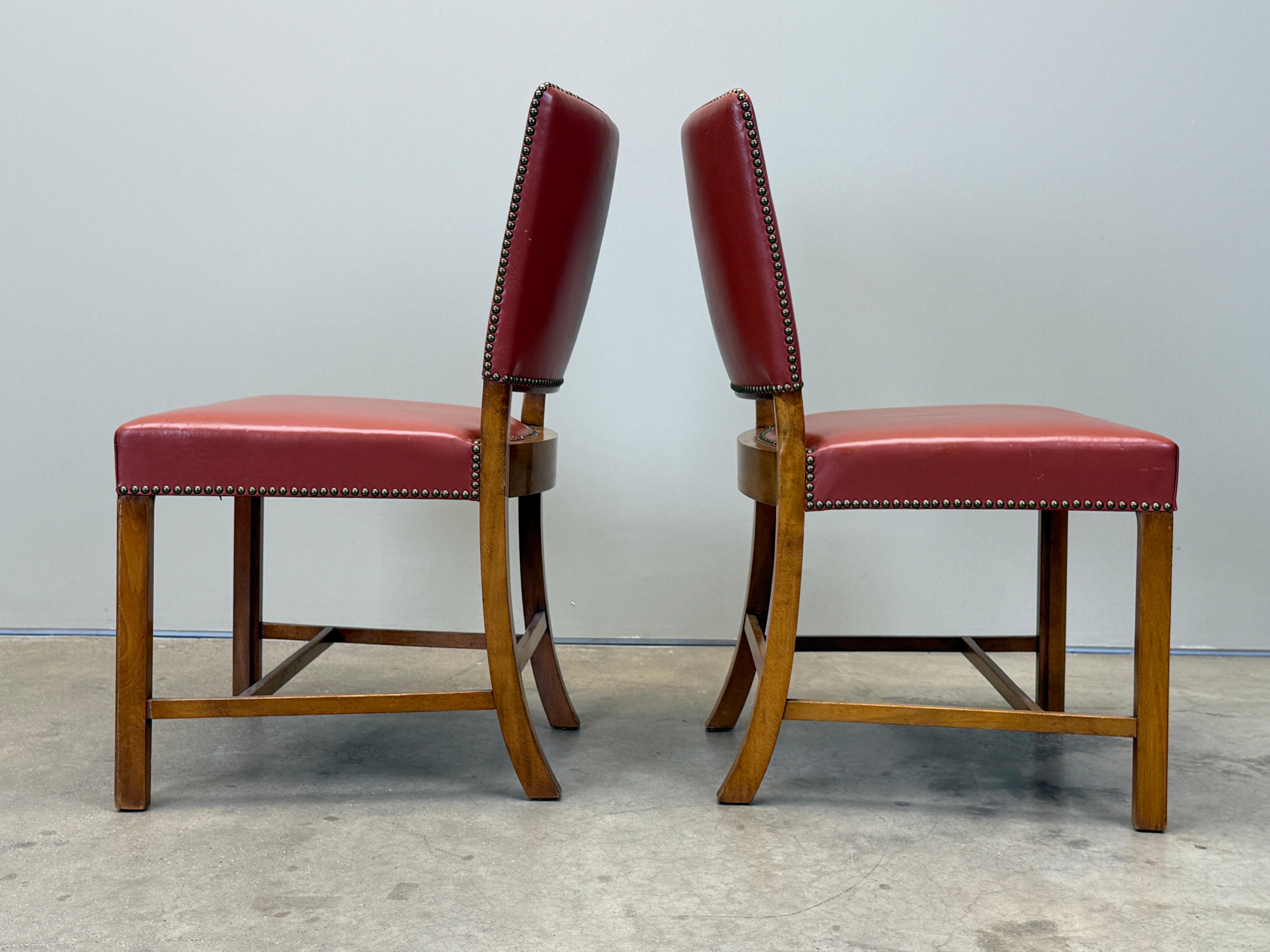 Paire de chaises de salle à manger en cuir Fritz Hansen d'époque en vente 6