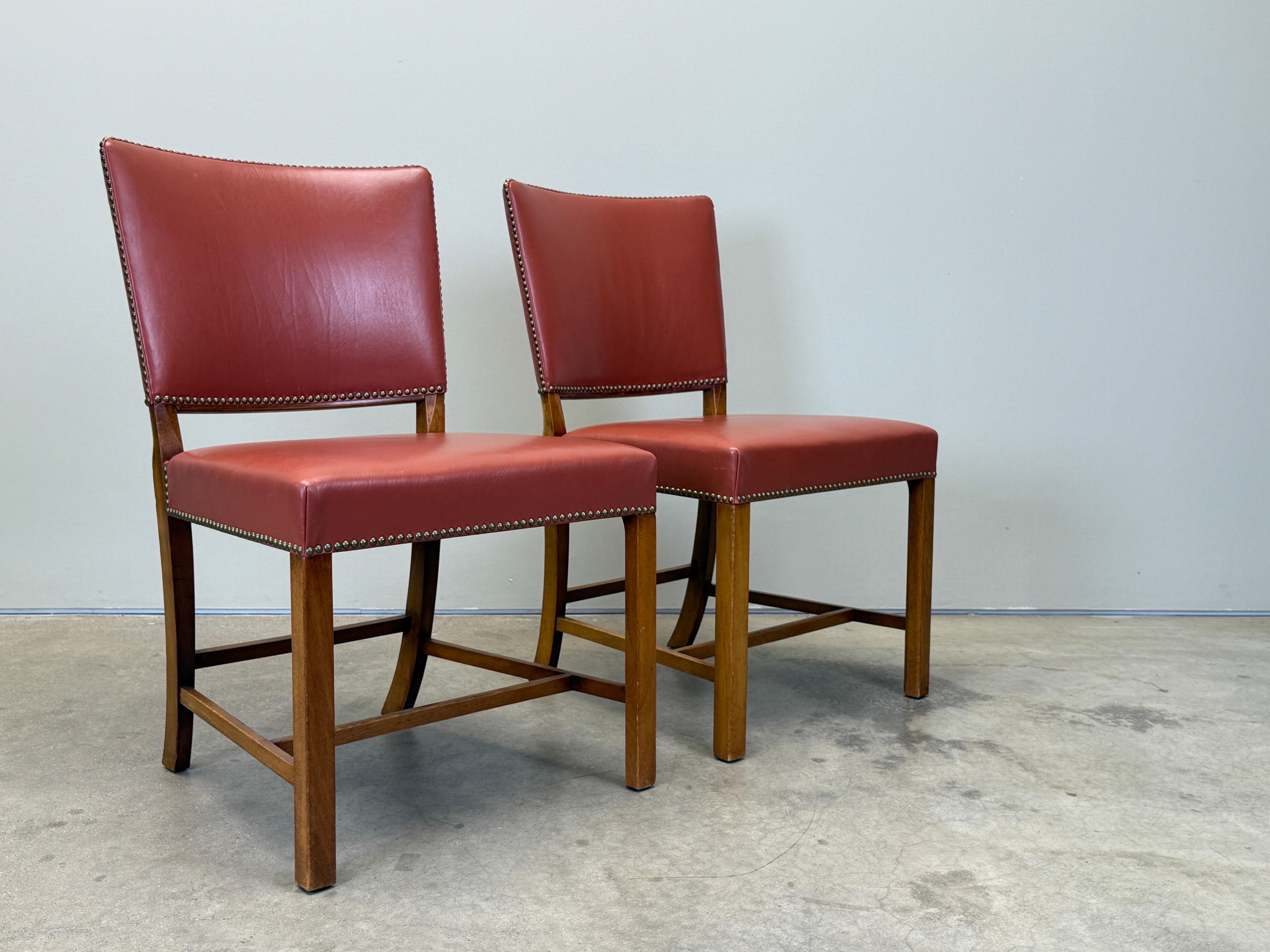 Paire de chaises de salle à manger en cuir Fritz Hansen d'époque en vente 10