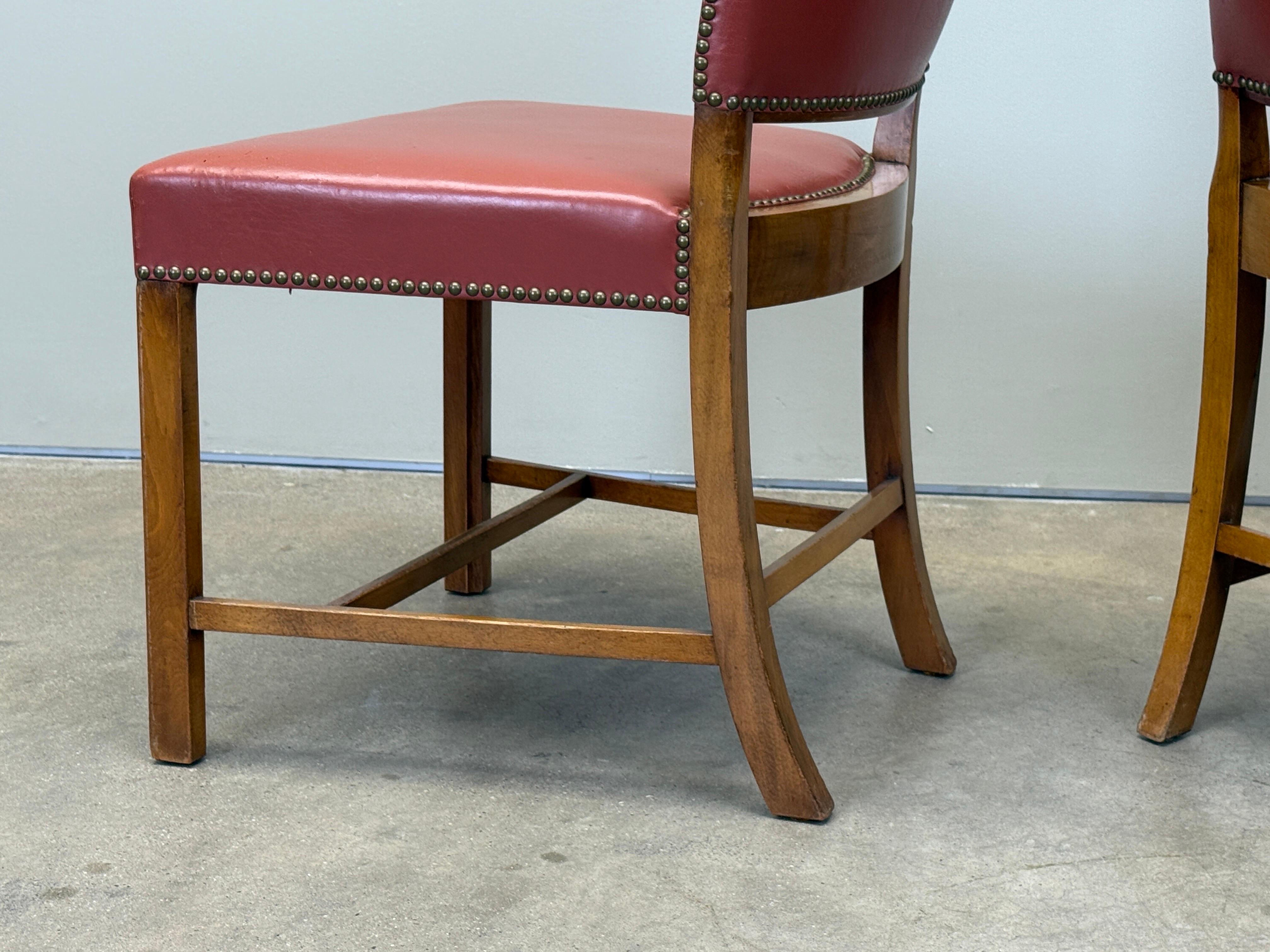 Paire de chaises de salle à manger en cuir Fritz Hansen d'époque en vente 12