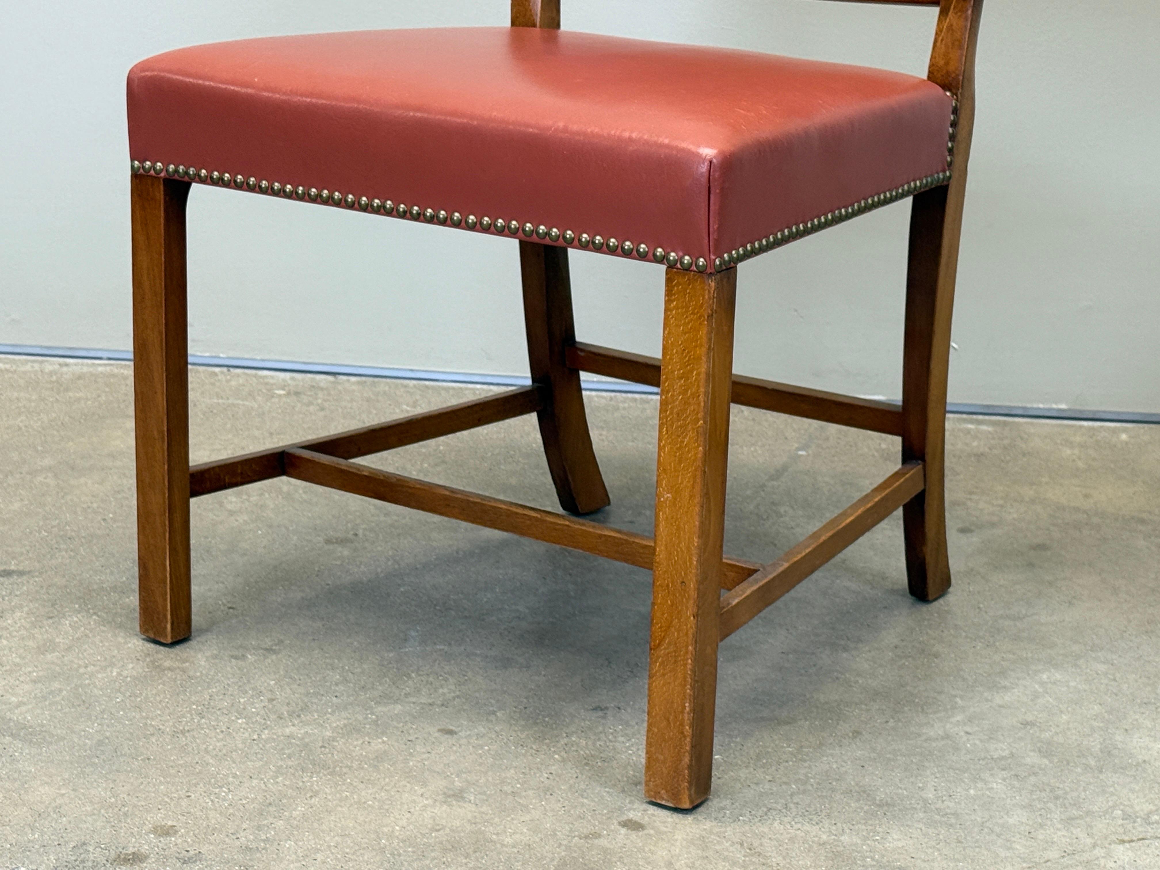 Paire de chaises de salle à manger en cuir Fritz Hansen d'époque en vente 2