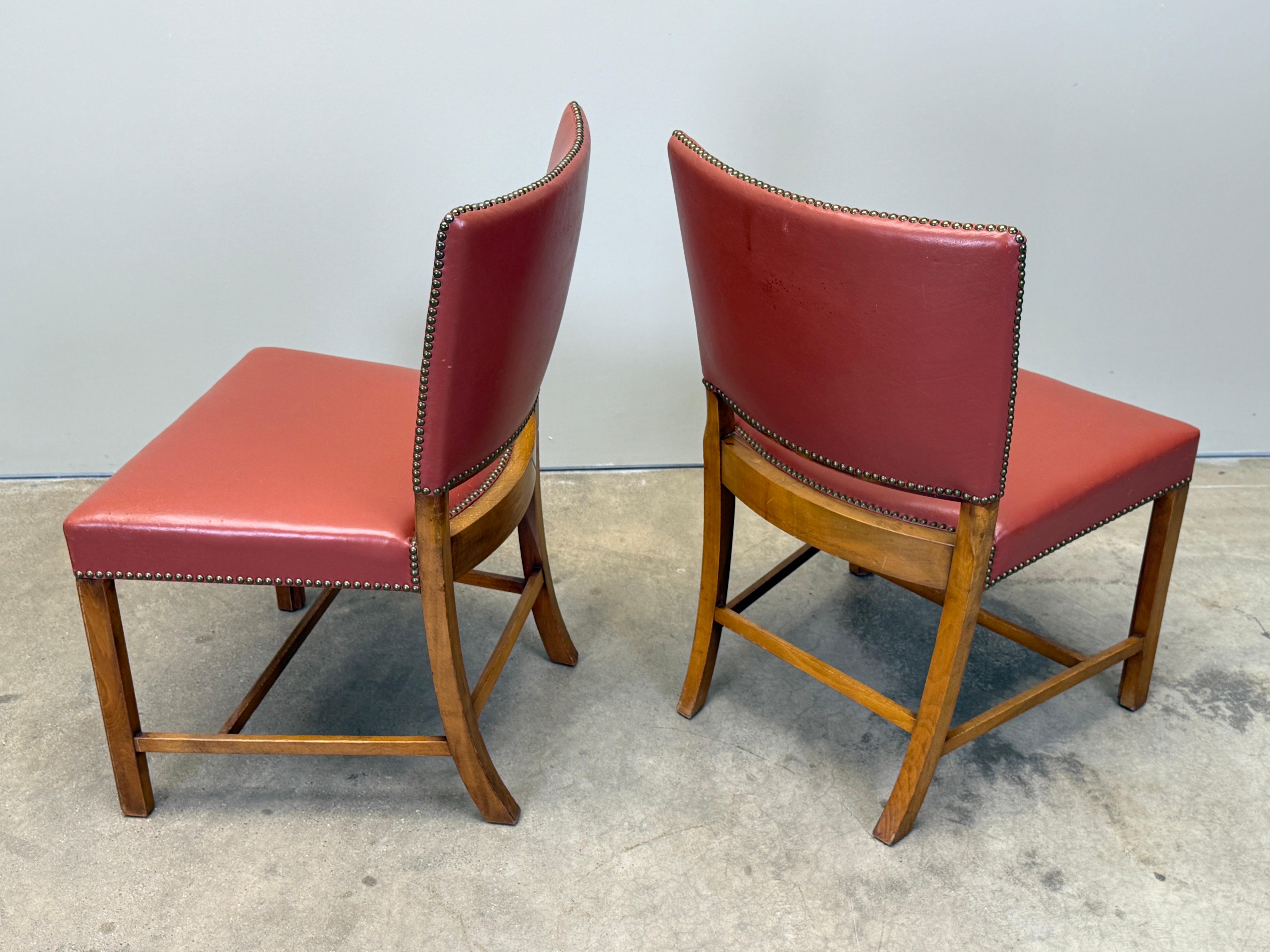 Paire de chaises de salle à manger en cuir Fritz Hansen d'époque en vente 4